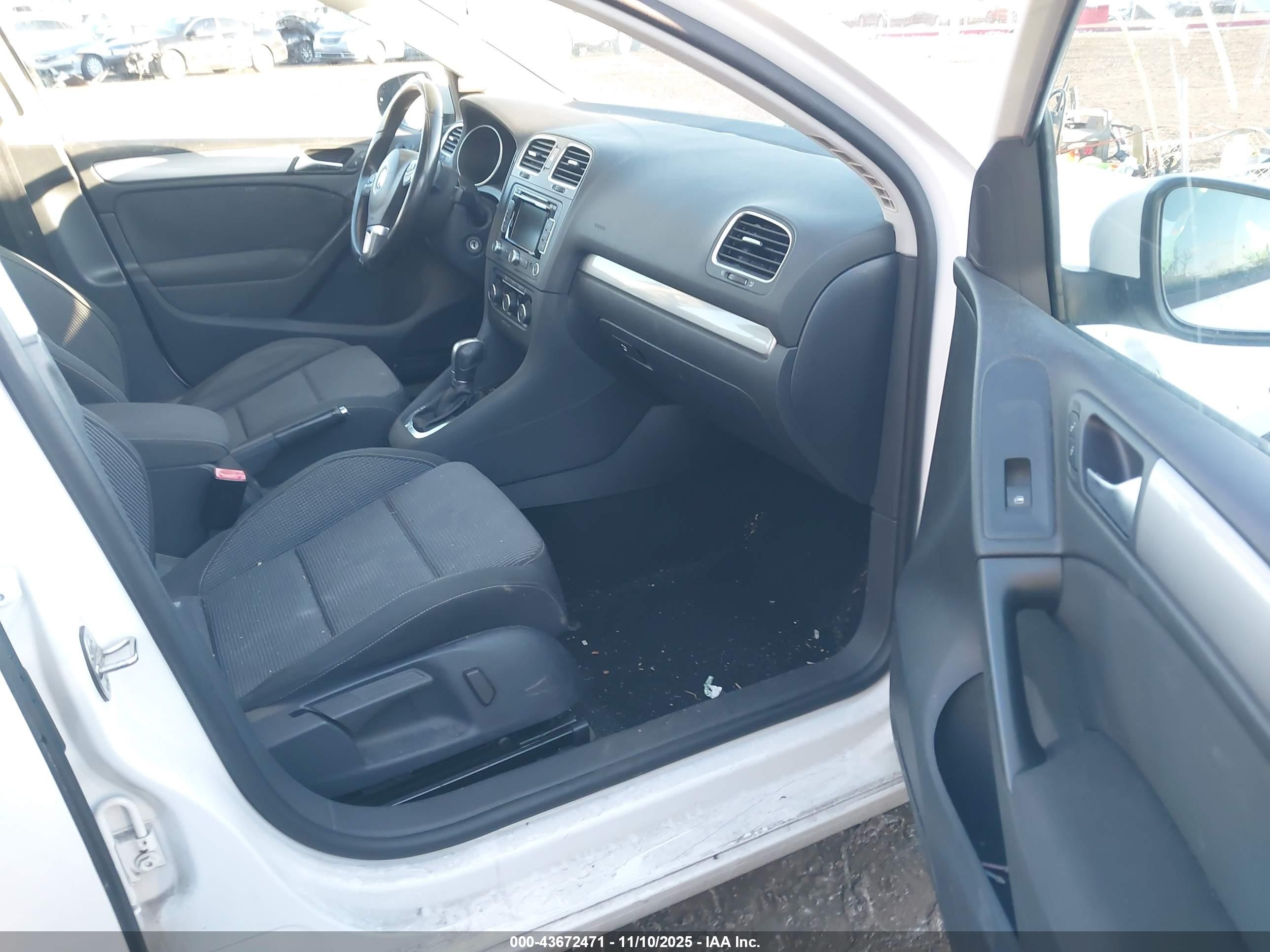 2014 Volkswagen Golf 2.0l Tdi White vin: WVWDM7AJ0EW006861