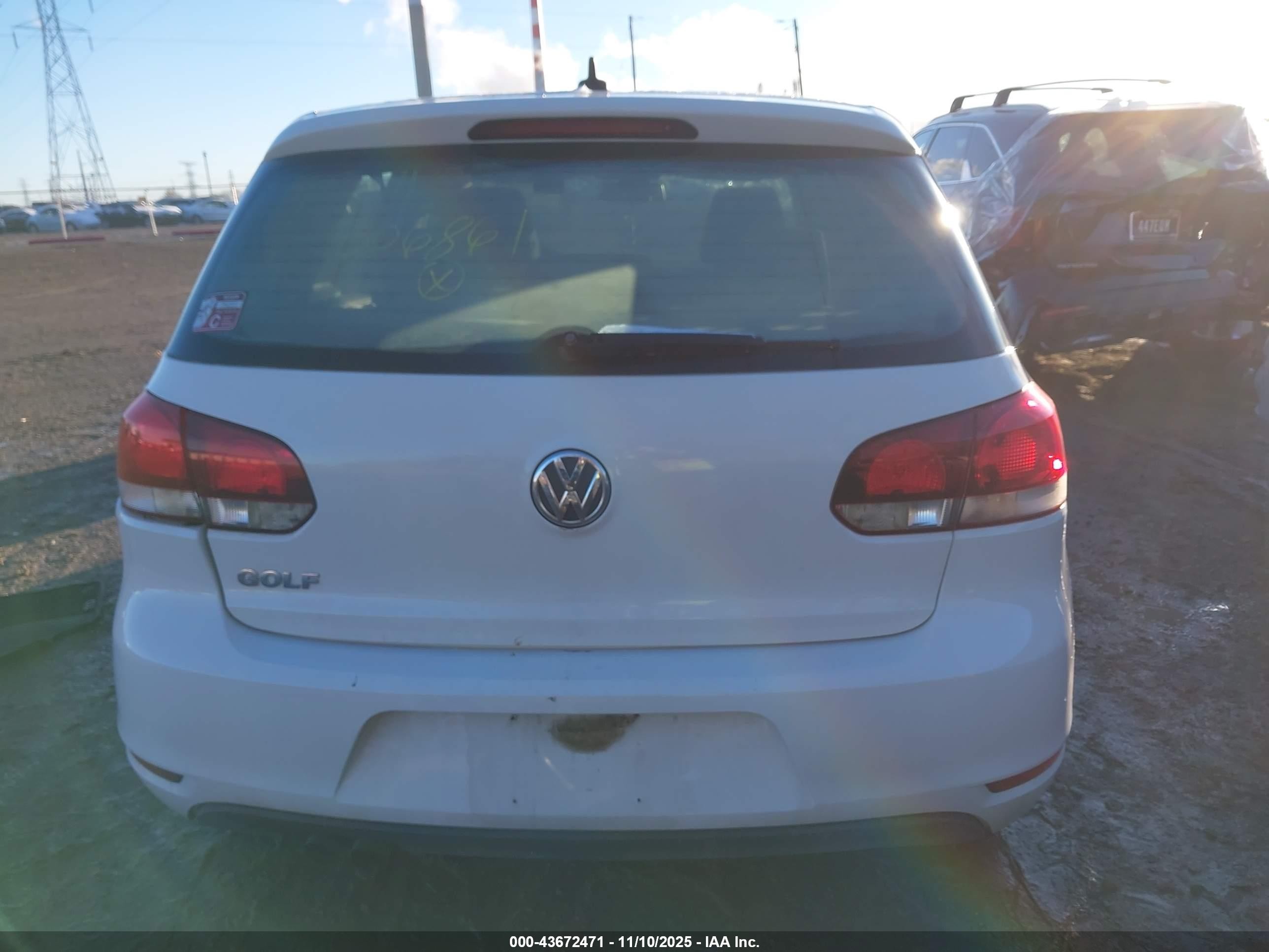 2014 Volkswagen Golf 2.0l Tdi White vin: WVWDM7AJ0EW006861