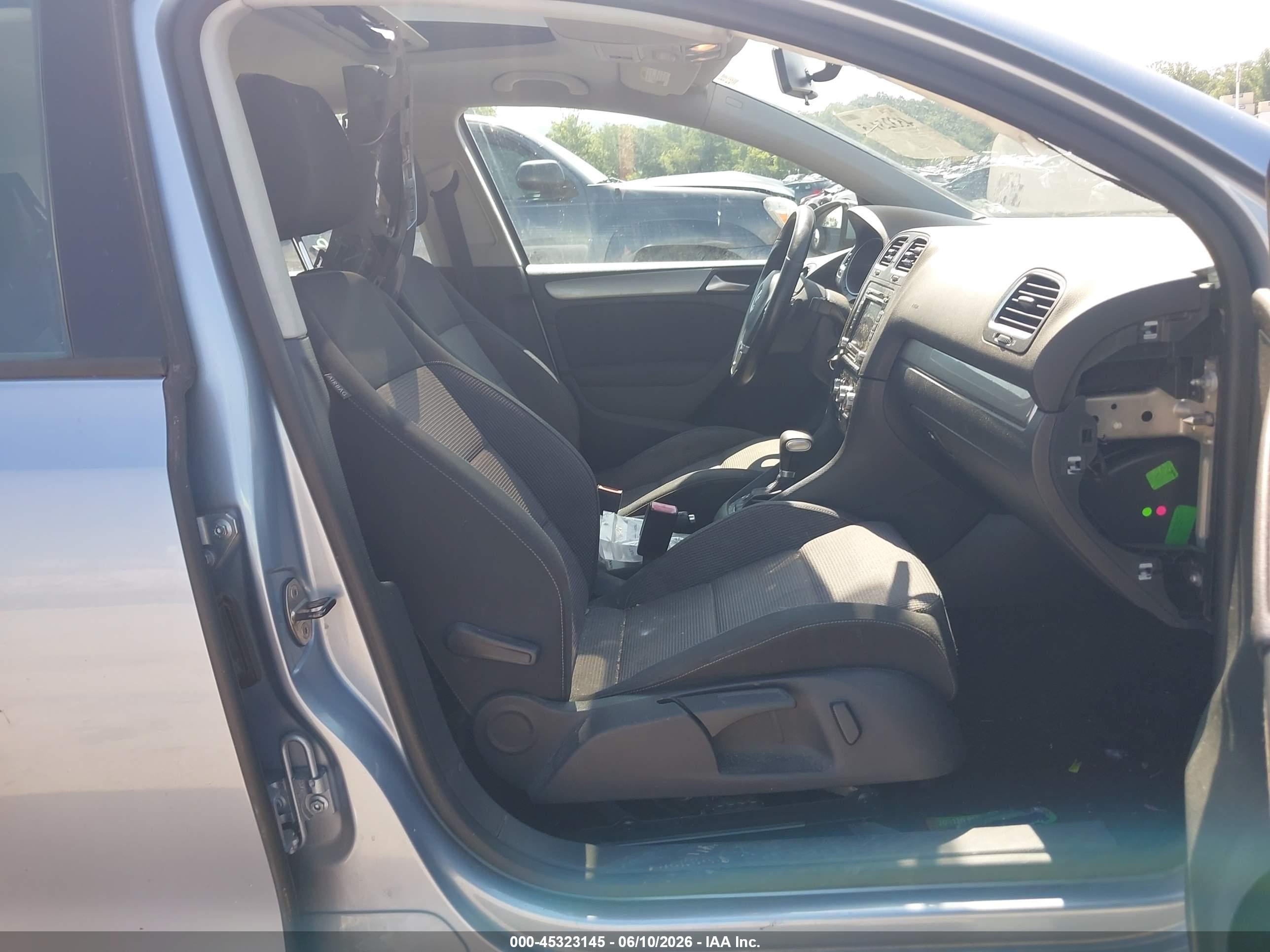 2011 Volkswagen Golf Tdi 4-door Blue vin: WVWDM7AJ3BW066807