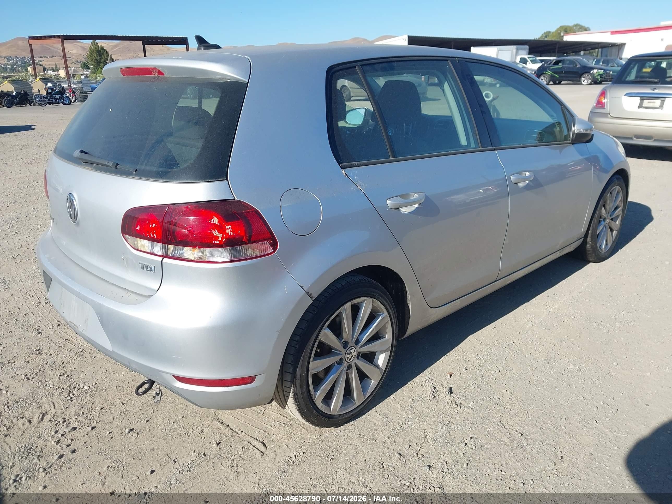 2013 Volkswagen Golf 2.0l Tdi 4-door Silver vin: WVWDM7AJ3DW131688