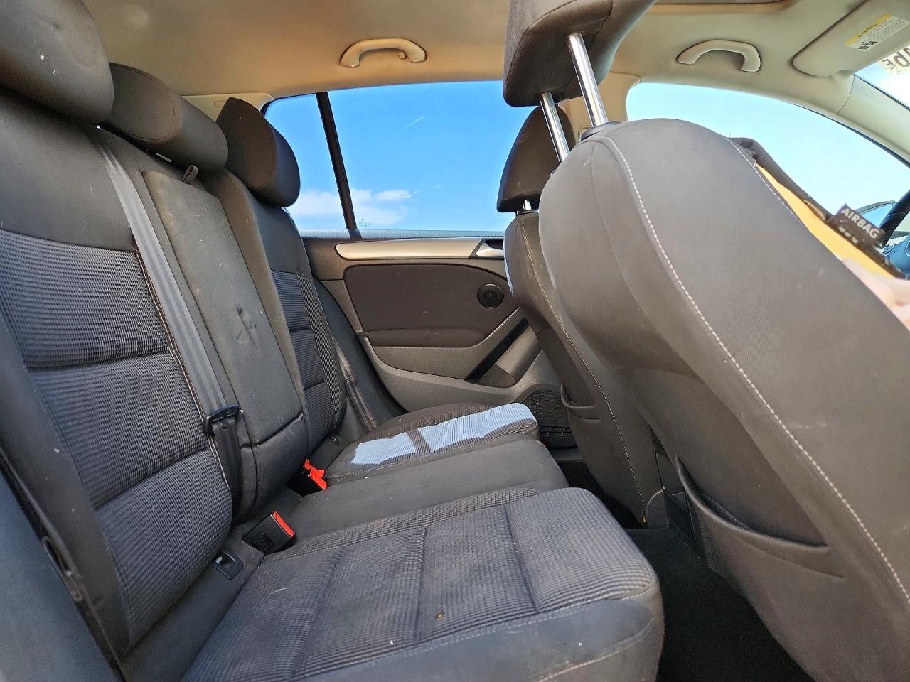 2013 Volkswagen Golf White vin: WVWDM7AJ4DW122580