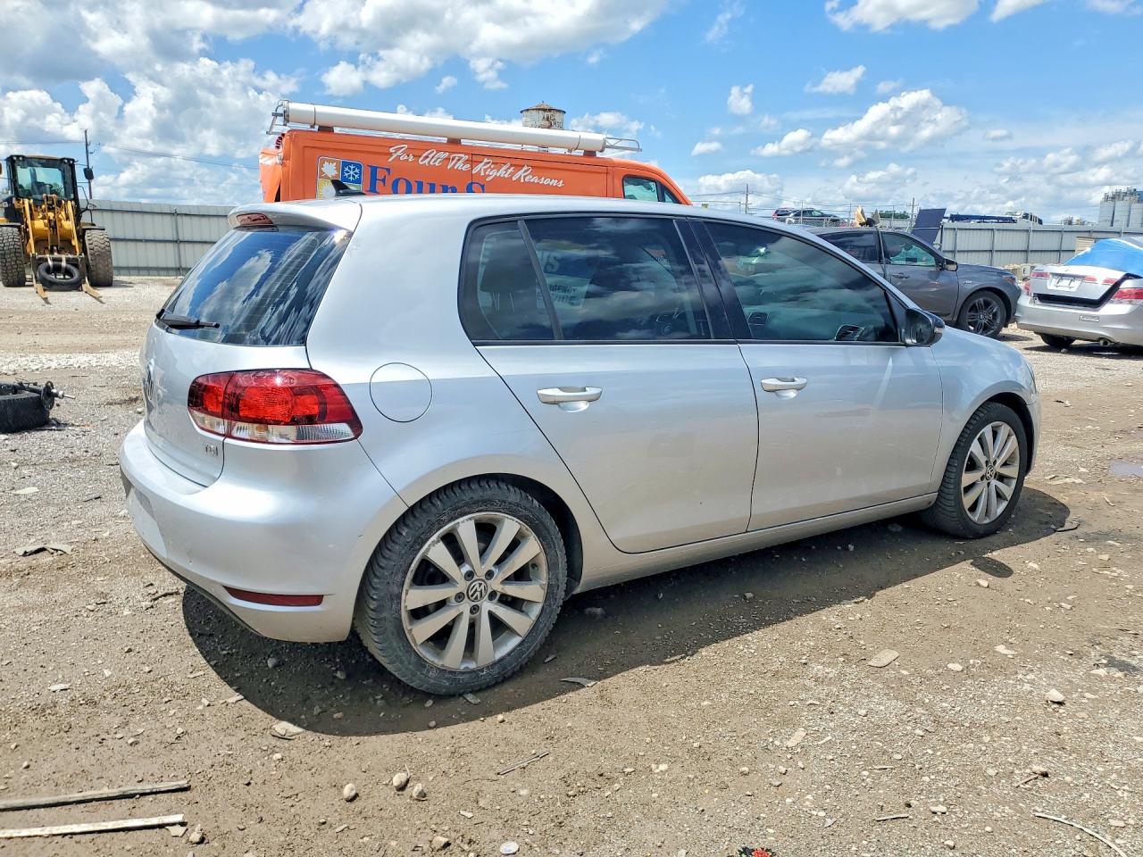 2014 Volkswagen Golf Silver vin: WVWDM7AJ4EW007401