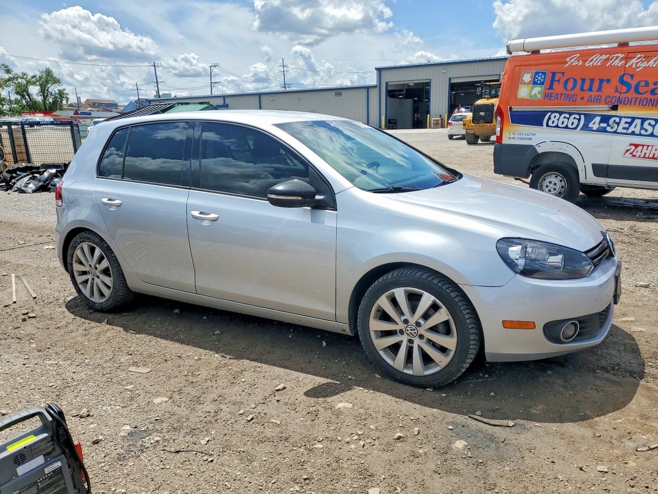 2014 Volkswagen Golf Silver vin: WVWDM7AJ4EW007401