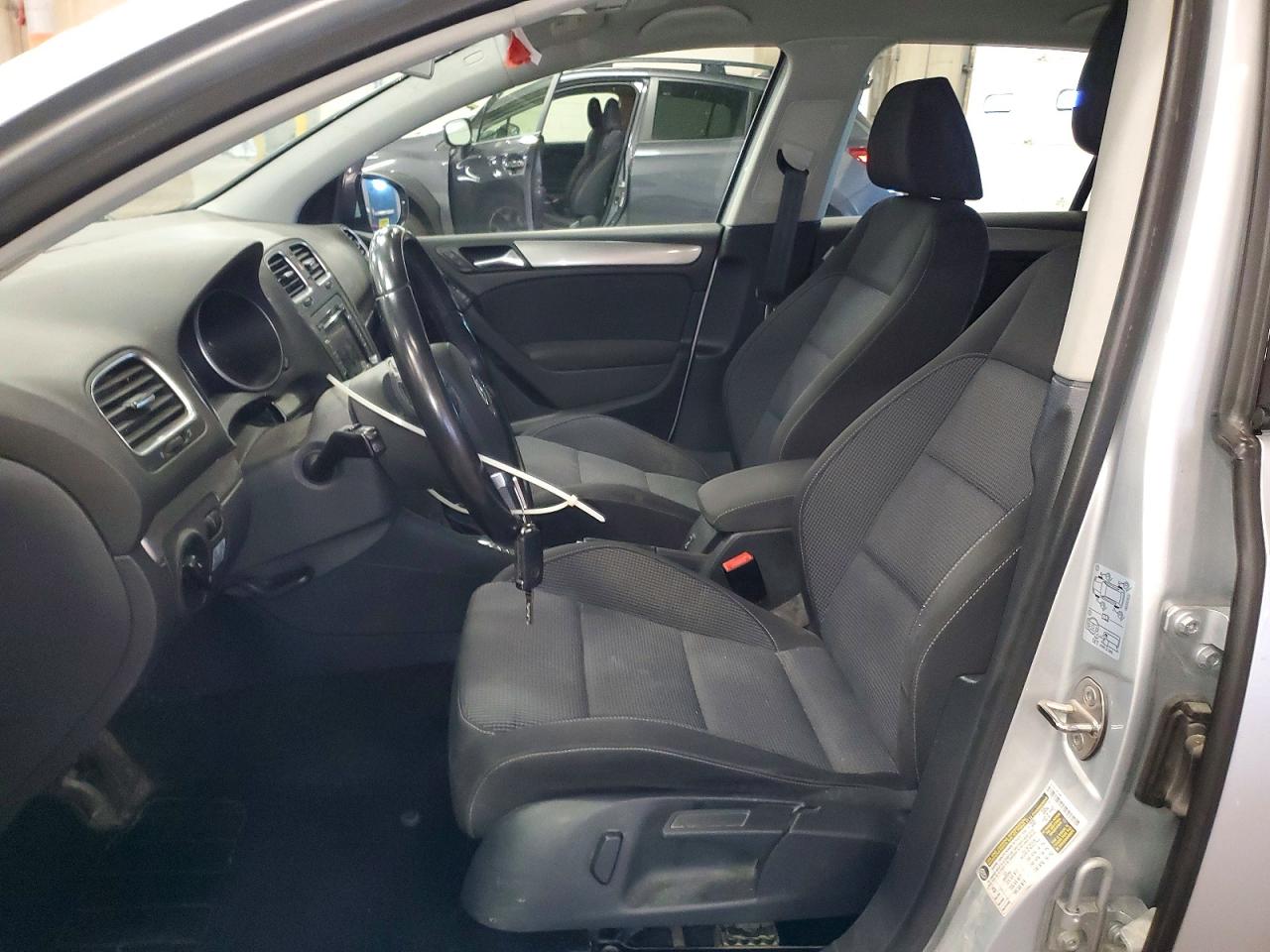 2014 Volkswagen Golf Серебряный vin: WVWDM7AJ4EW010332