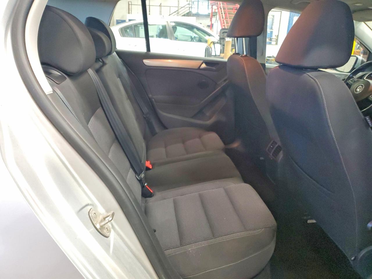 2014 Volkswagen Golf Серебряный vin: WVWDM7AJ4EW010332