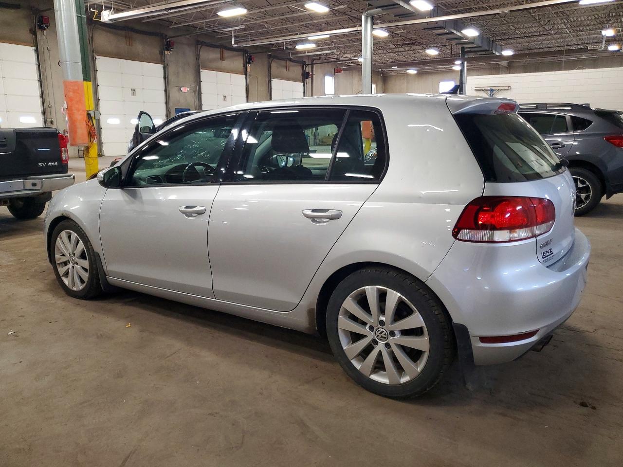 2014 Volkswagen Golf Серебряный vin: WVWDM7AJ4EW010332