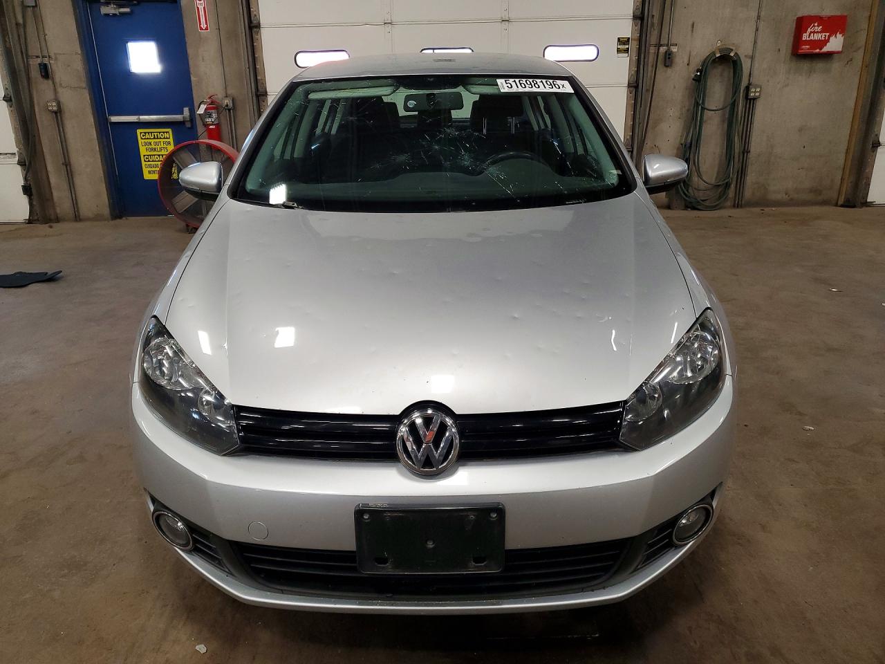 2014 Volkswagen Golf Серебряный vin: WVWDM7AJ4EW010332