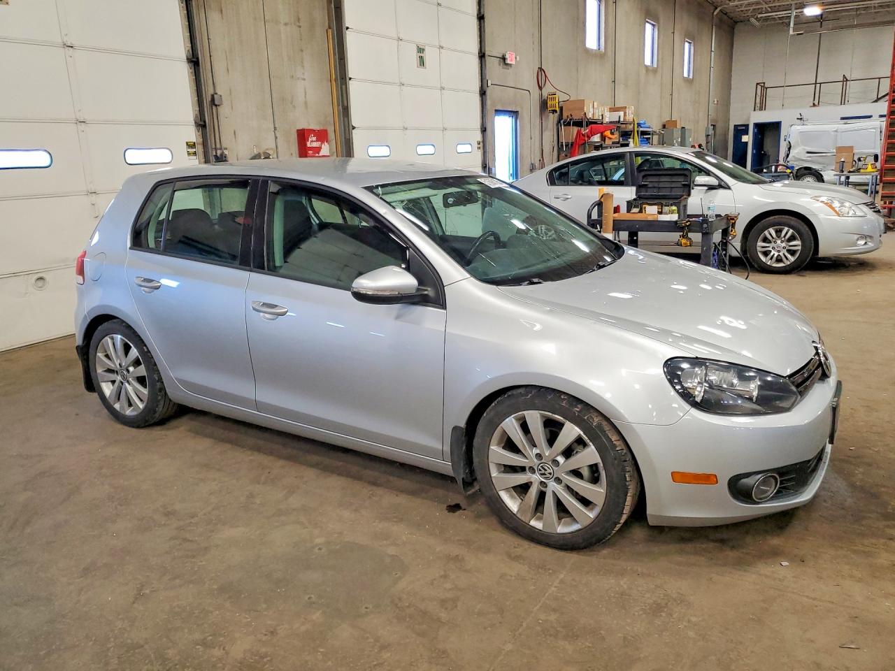 2014 Volkswagen Golf Серебряный vin: WVWDM7AJ4EW010332