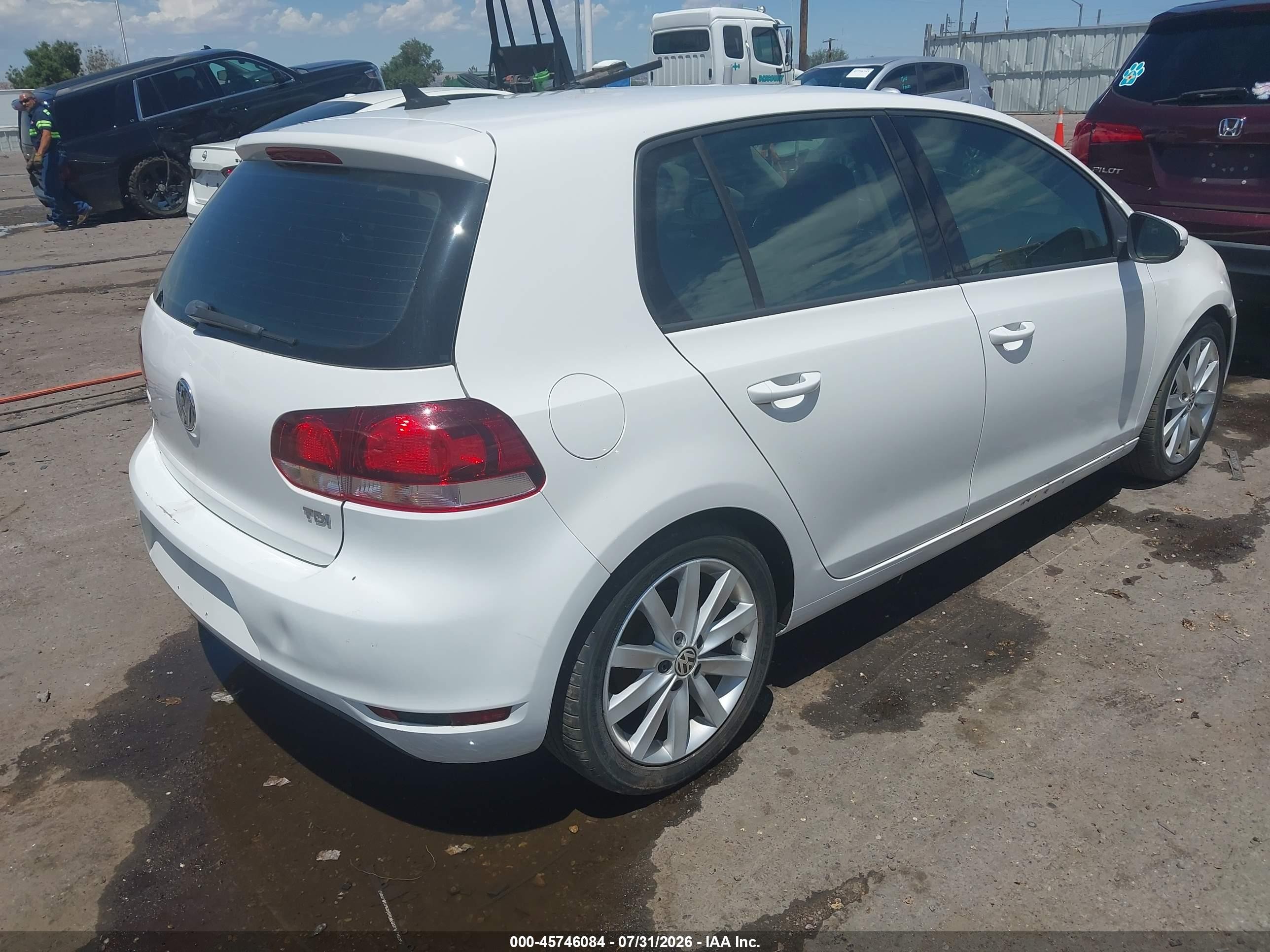 2011 Volkswagen Golf Tdi 4-door White vin: WVWDM7AJ5BW149333