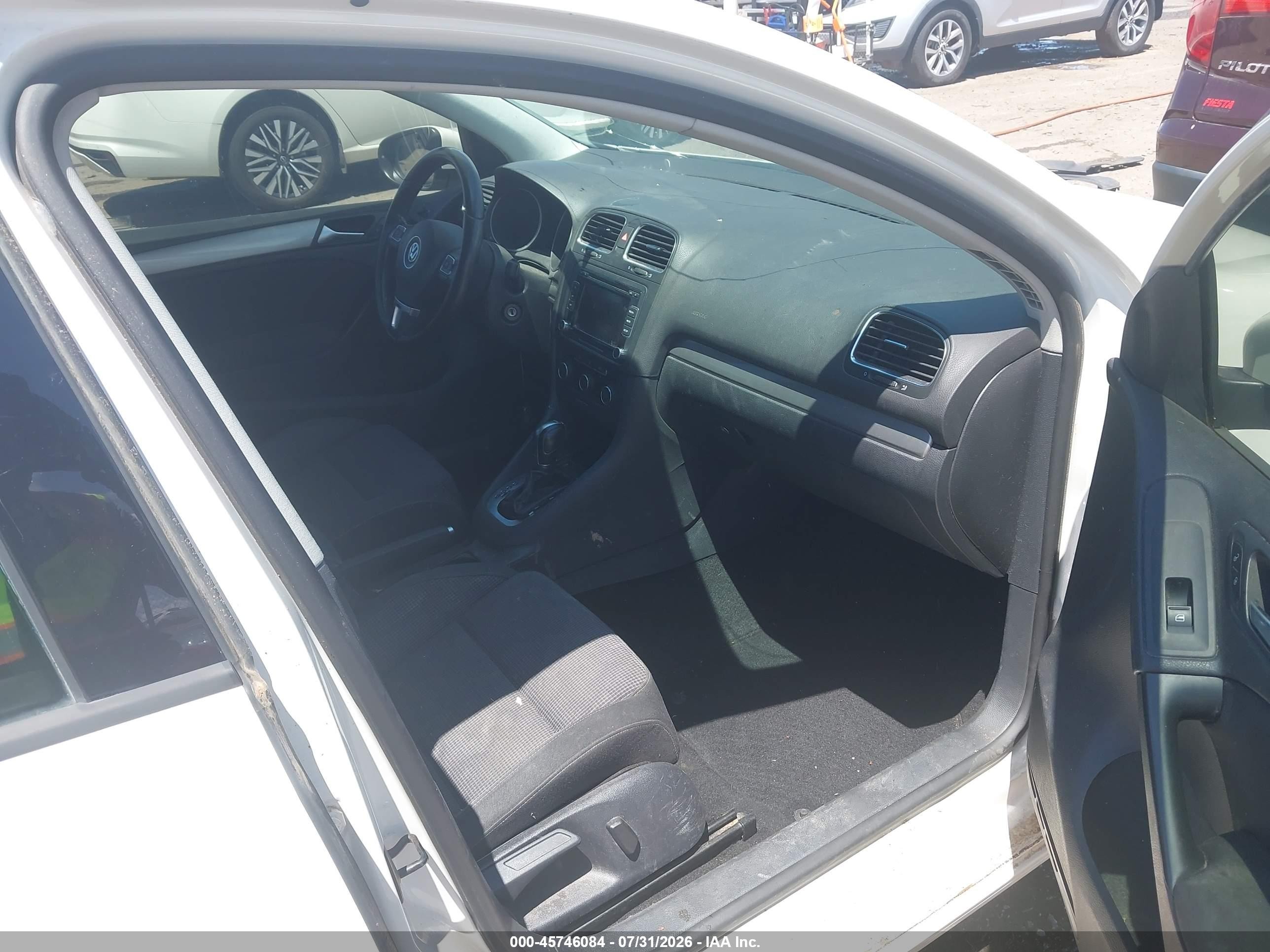 2011 Volkswagen Golf Tdi 4-door White vin: WVWDM7AJ5BW149333
