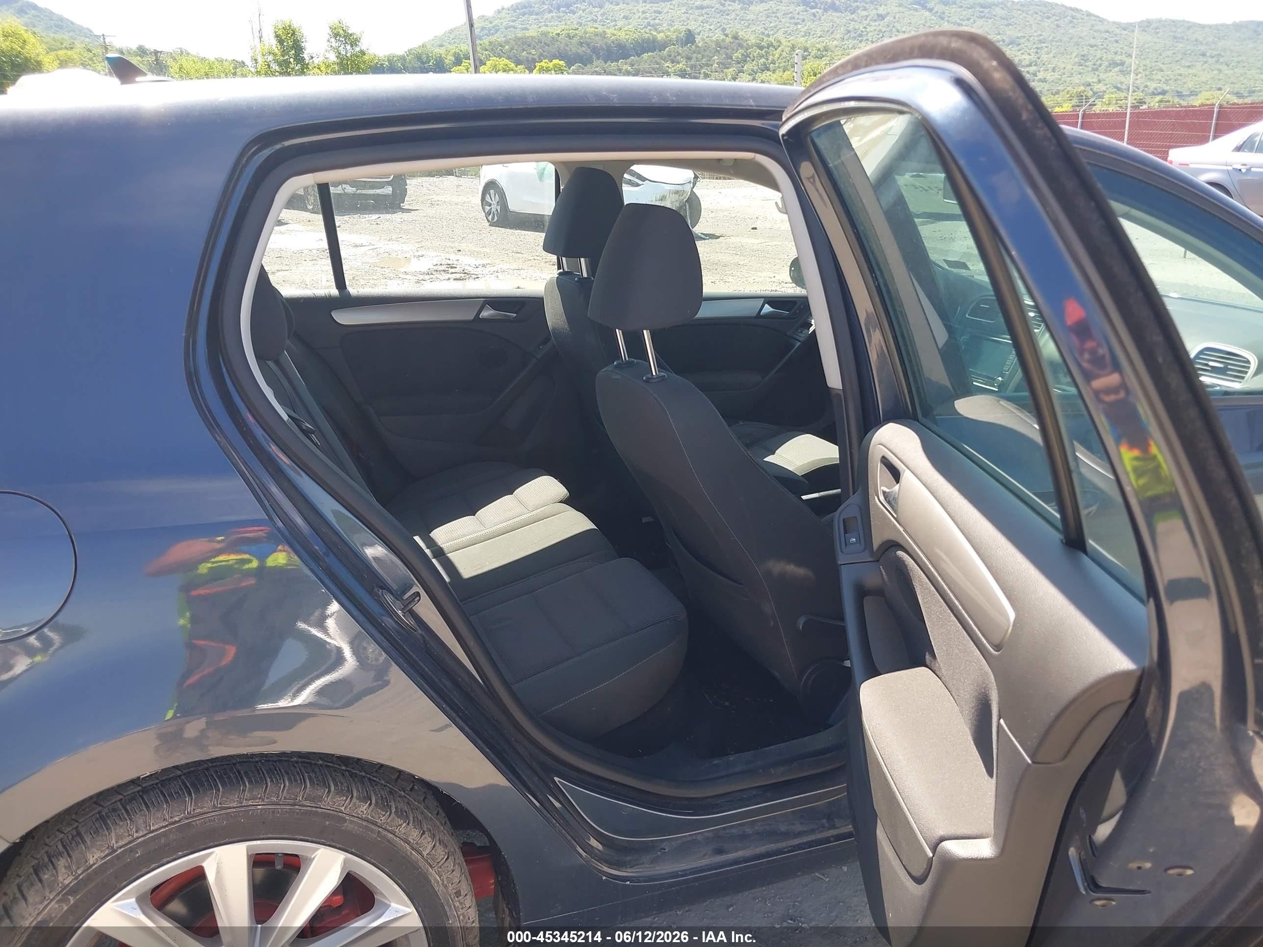 2012 Volkswagen Golf Tdi 4-door Blue vin: WVWDM7AJ5CW117516