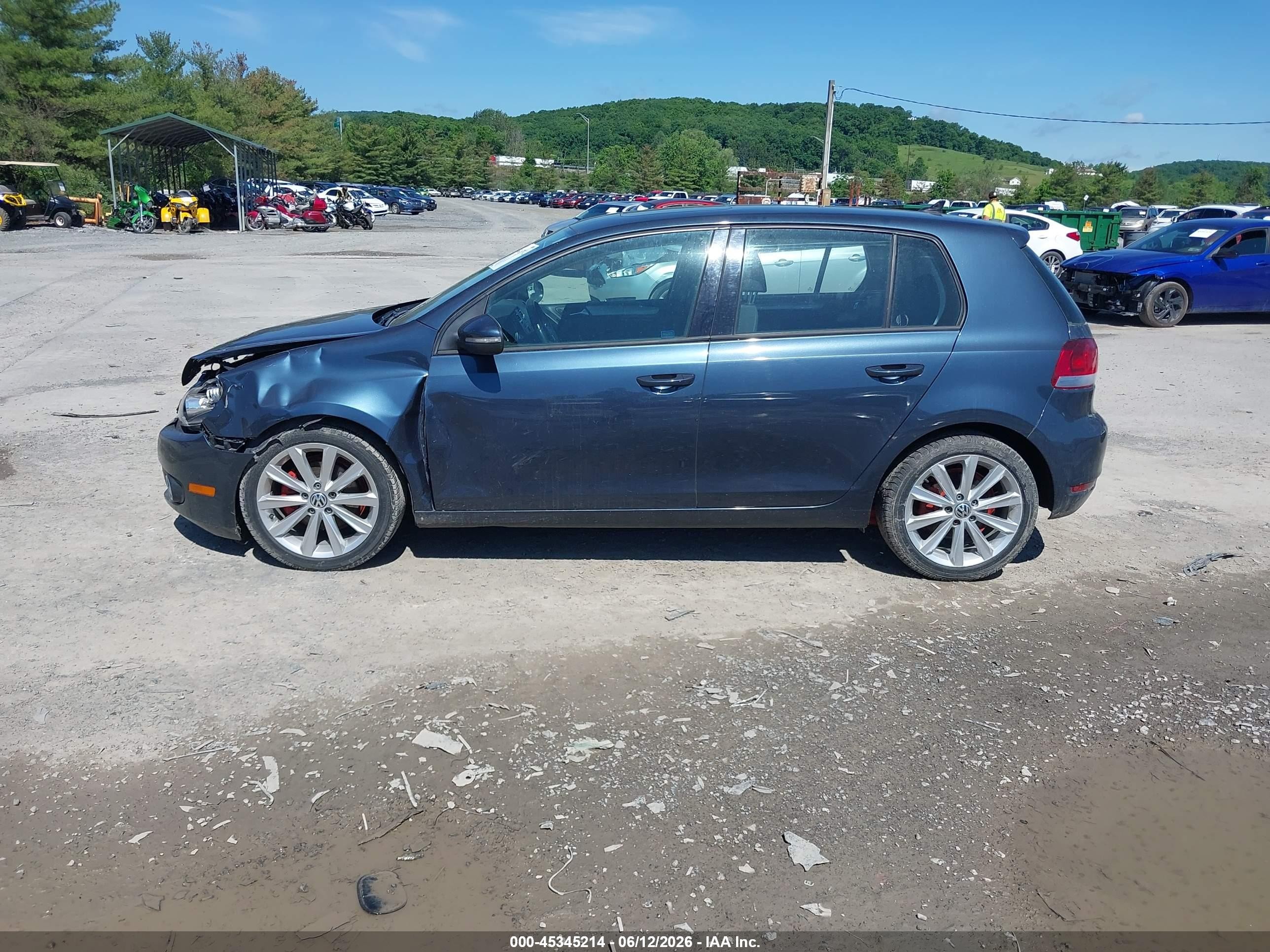 2012 Volkswagen Golf Tdi 4-door Blue vin: WVWDM7AJ5CW117516
