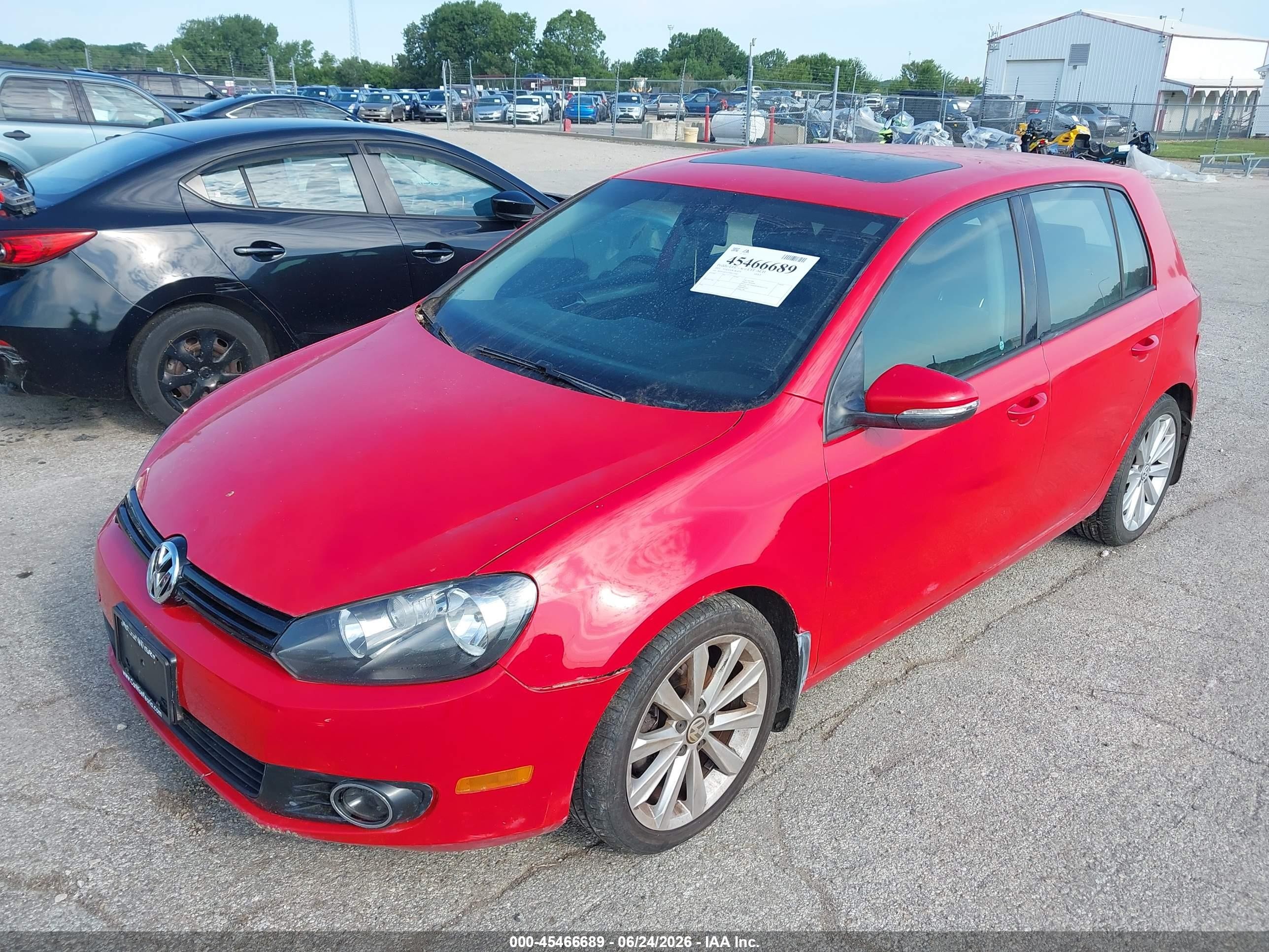 2013 Volkswagen Golf 2.0l Tdi 4-door Red vin: WVWDM7AJ7DW132942