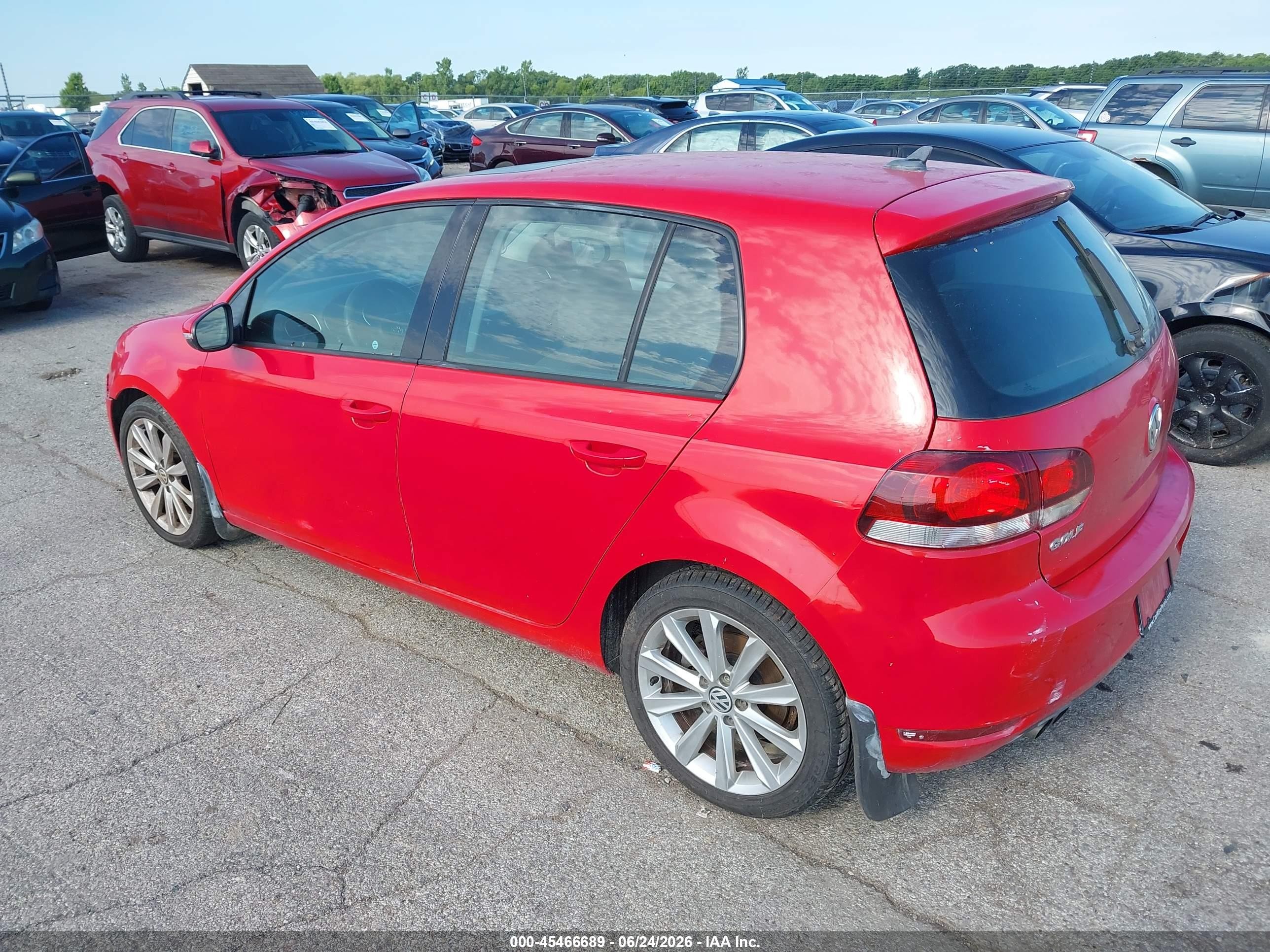 2013 Volkswagen Golf 2.0l Tdi 4-door Red vin: WVWDM7AJ7DW132942