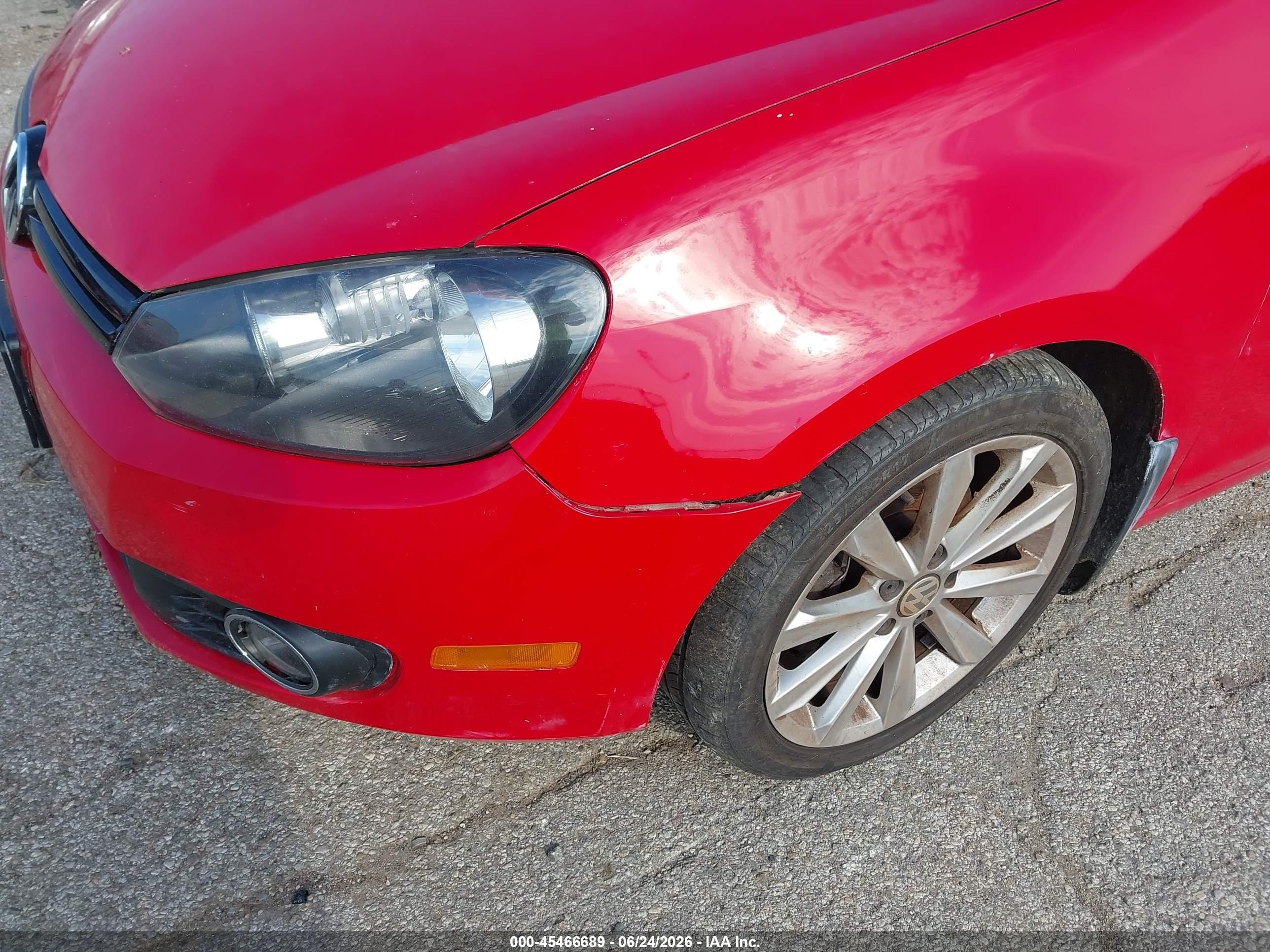 2013 Volkswagen Golf 2.0l Tdi 4-door Red vin: WVWDM7AJ7DW132942