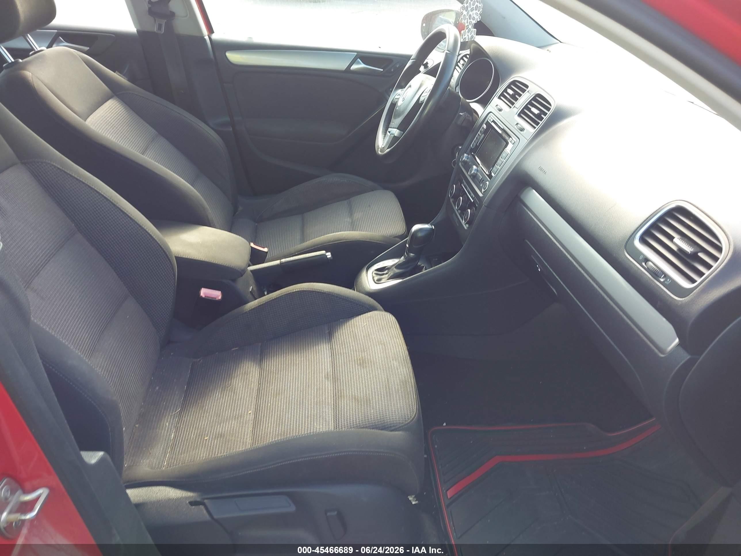 2013 Volkswagen Golf 2.0l Tdi 4-door Red vin: WVWDM7AJ7DW132942
