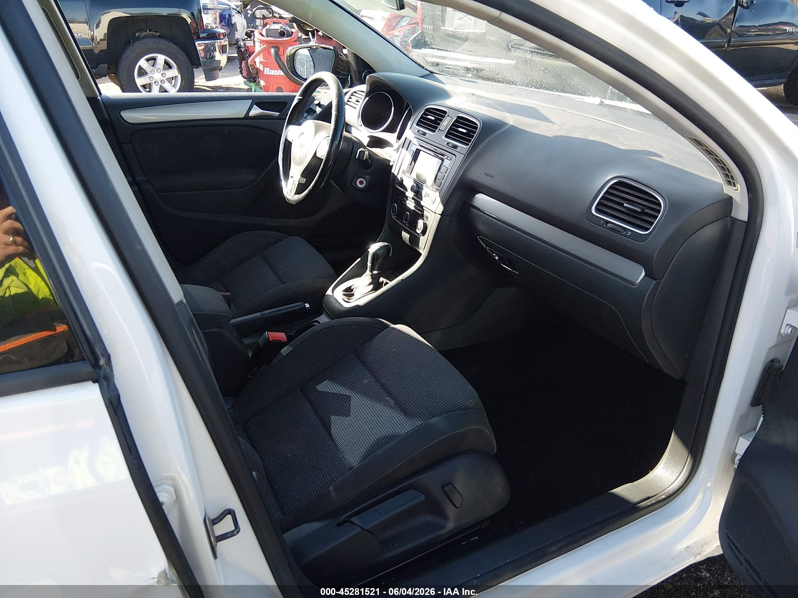 2012 Volkswagen Golf Tdi 4-door White vin: WVWDM7AJ8CW157315