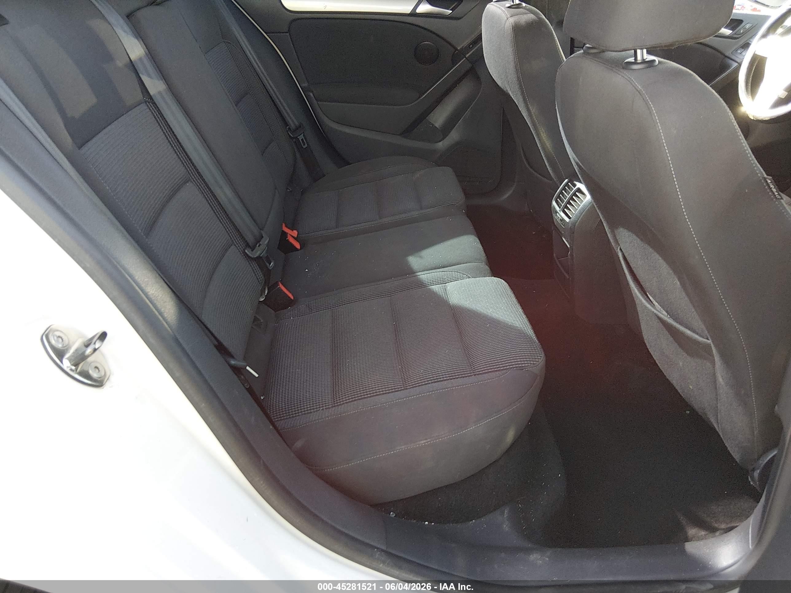 2012 Volkswagen Golf Tdi 4-door White vin: WVWDM7AJ8CW157315