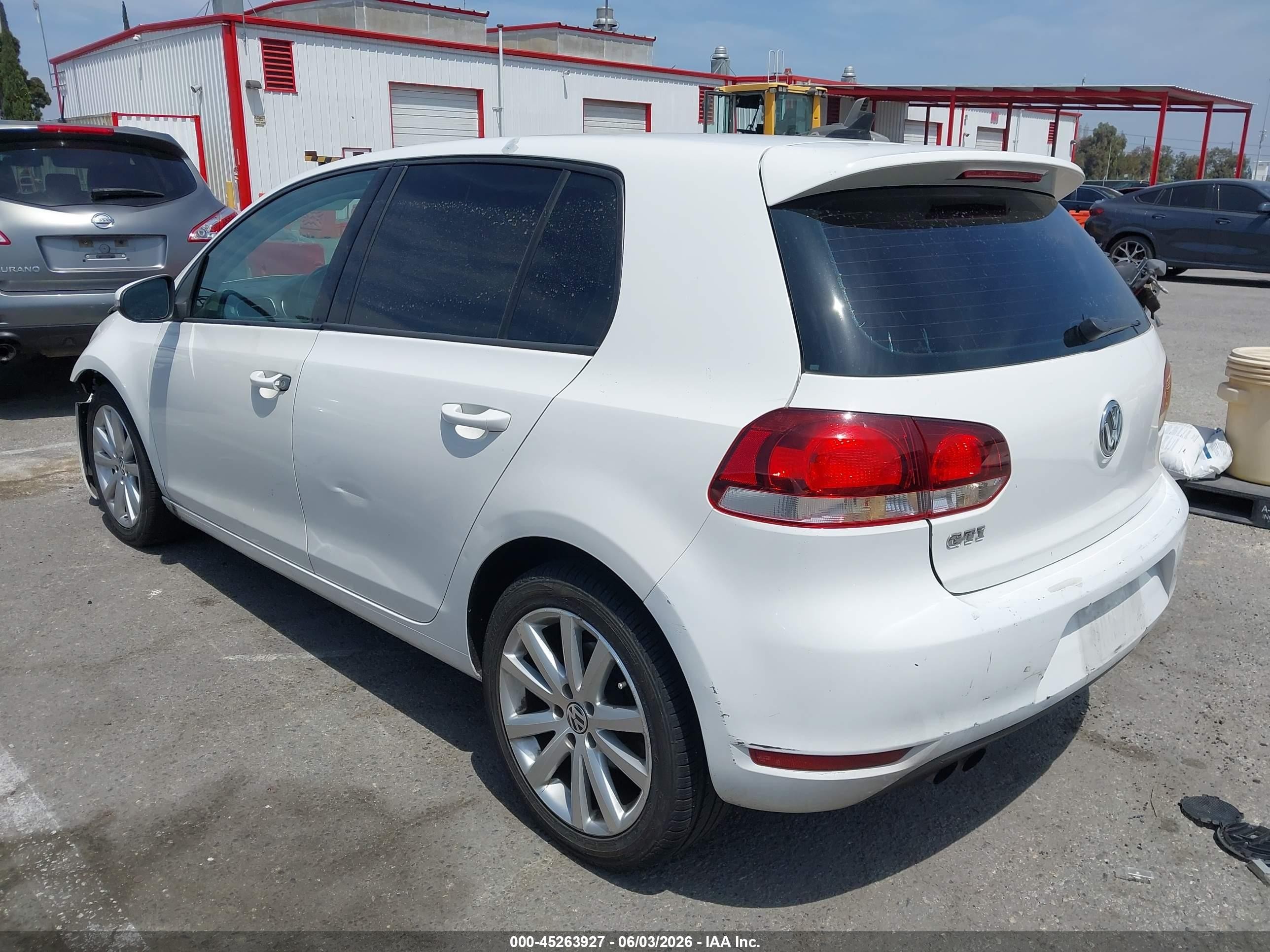 2012 Volkswagen Golf Tdi 4-door White vin: WVWDM7AJ8CW298708