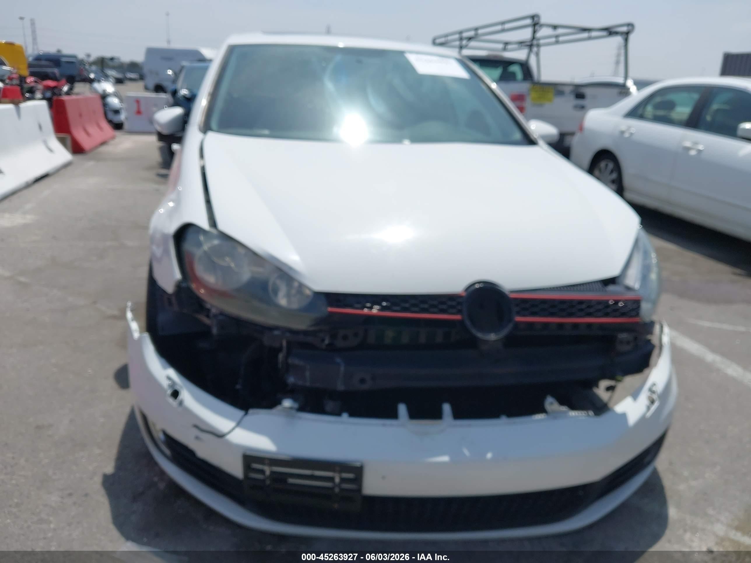 2012 Volkswagen Golf Tdi 4-door White vin: WVWDM7AJ8CW298708