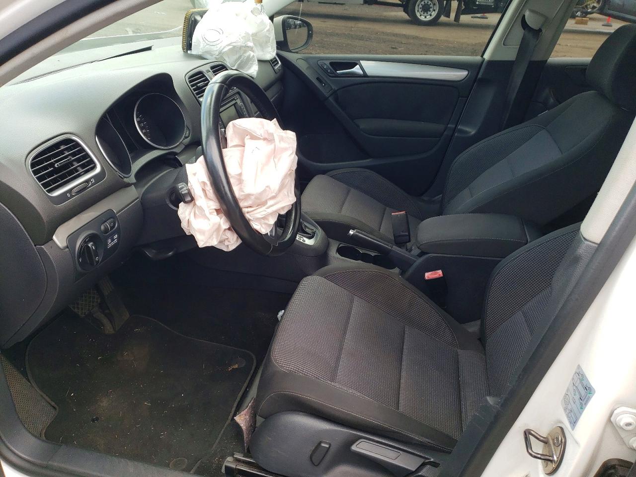 2013 Volkswagen Golf White vin: WVWDM7AJ8DW016598