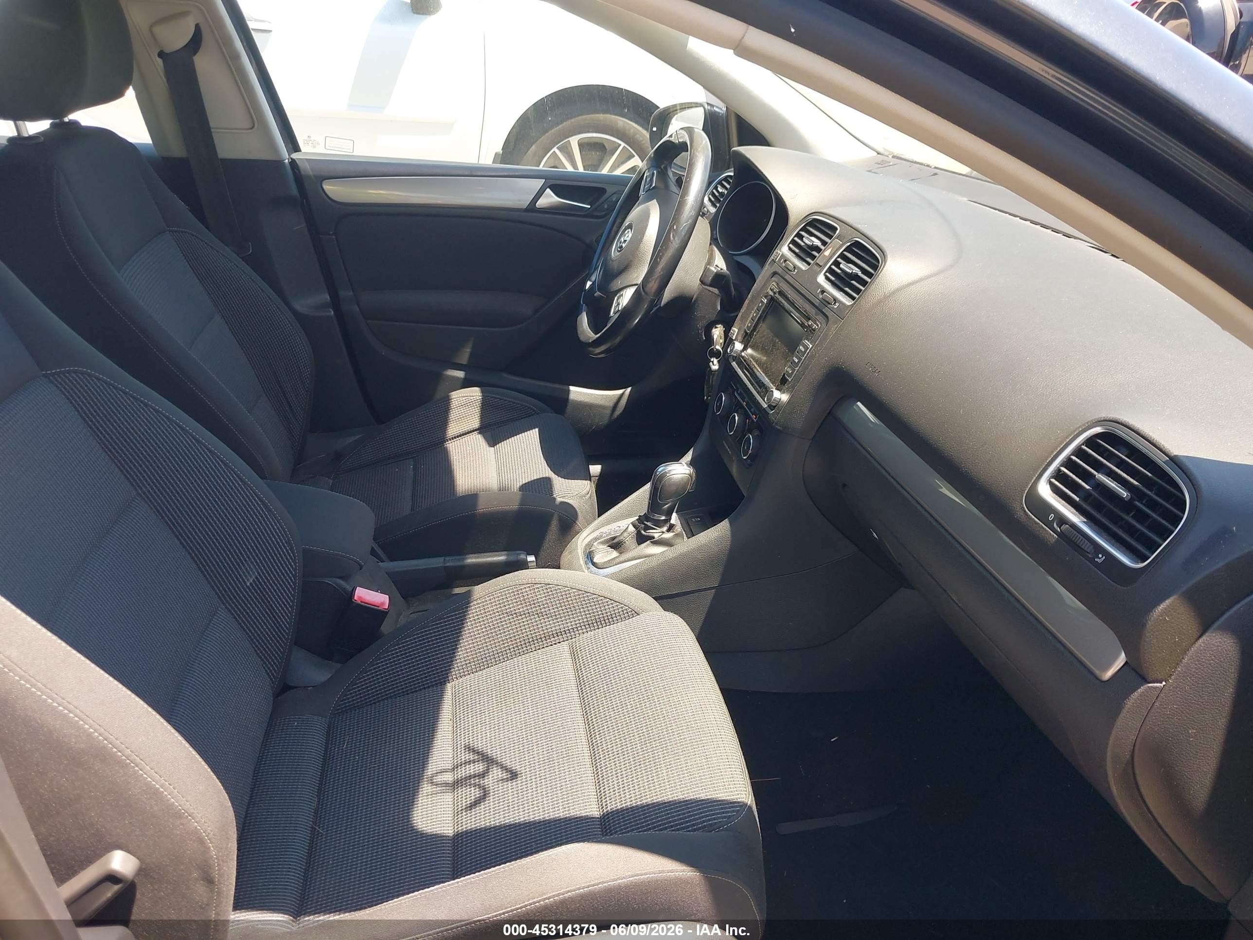 2013 Volkswagen Golf 2.0l Tdi 4-door Синий vin: WVWDM7AJ8DW029321