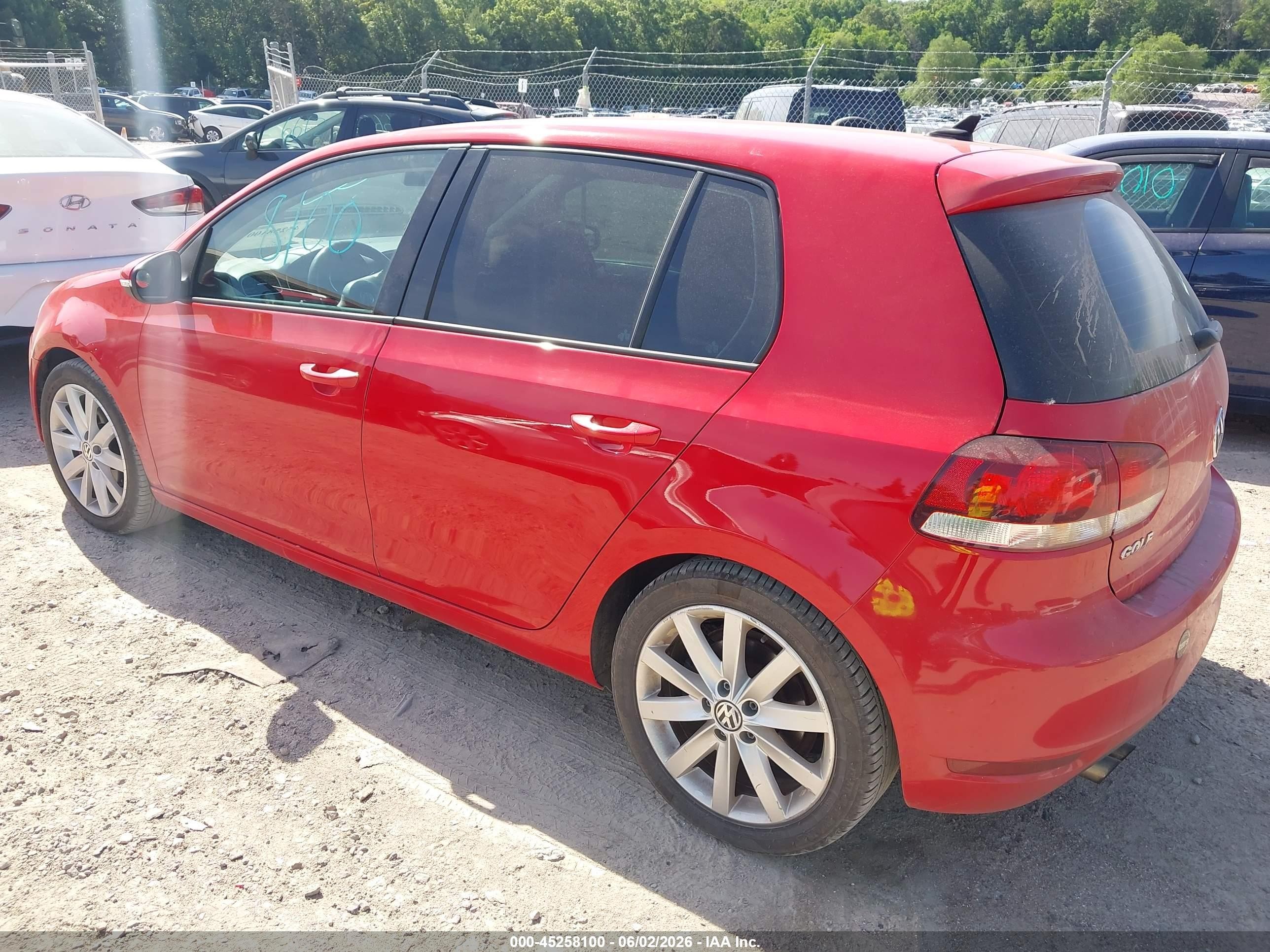 2011 Volkswagen Golf Tdi 4-door Red vin: WVWDM7AJ9BW263125