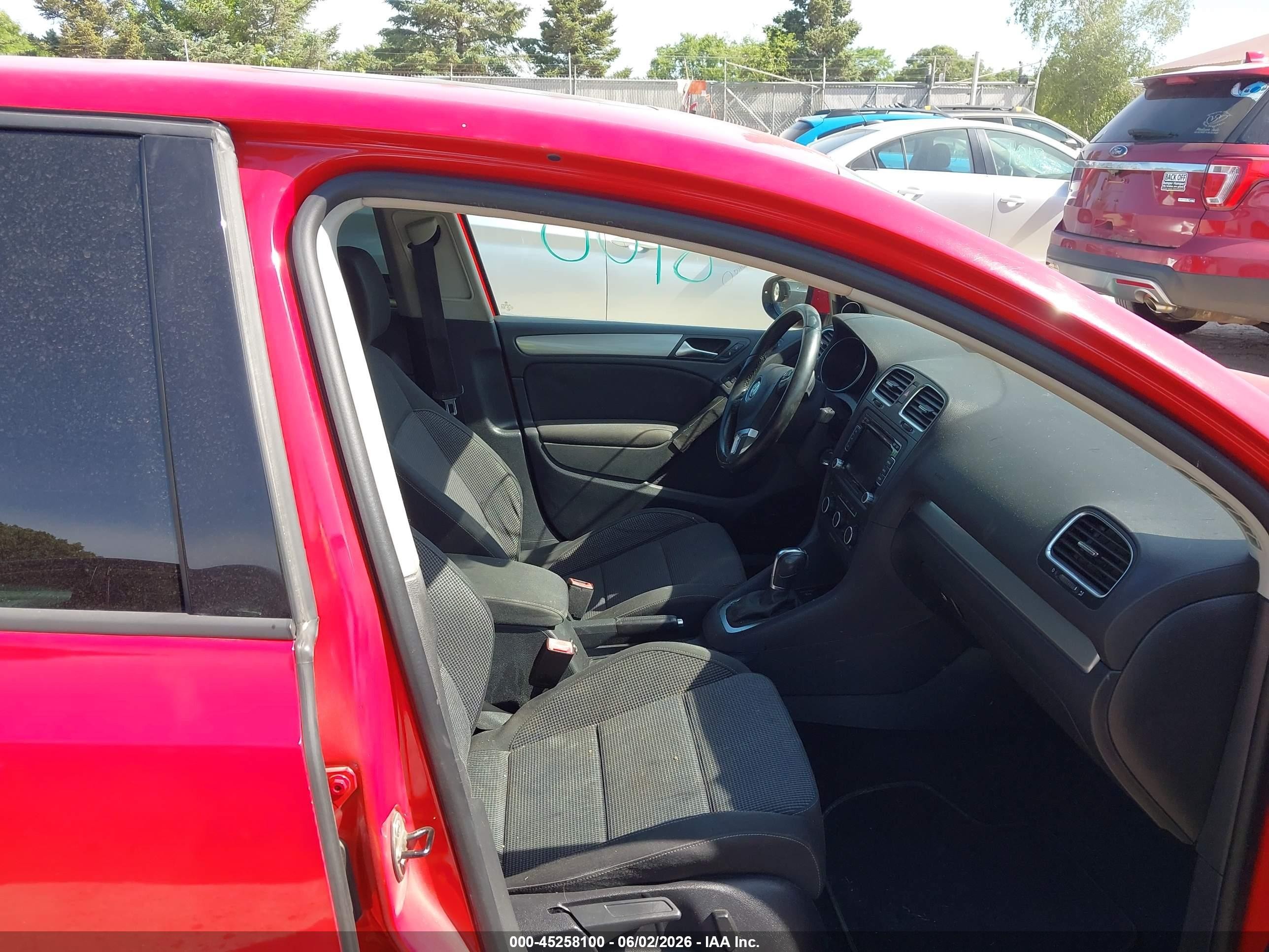 2011 Volkswagen Golf Tdi 4-door Red vin: WVWDM7AJ9BW263125