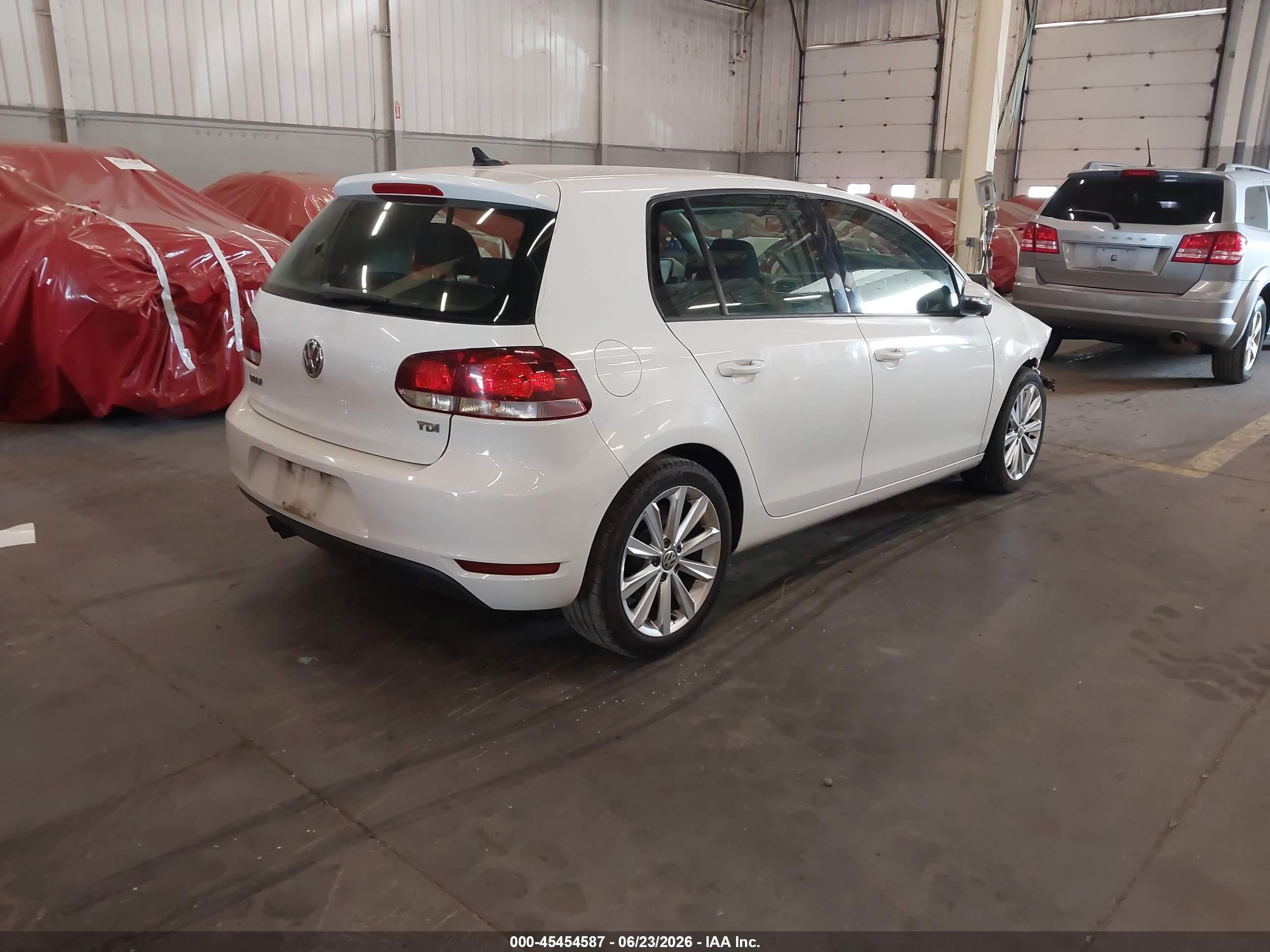 2013 Volkswagen Golf 2.0l Tdi 4-door Белый vin: WVWDM7AJ9DW090922