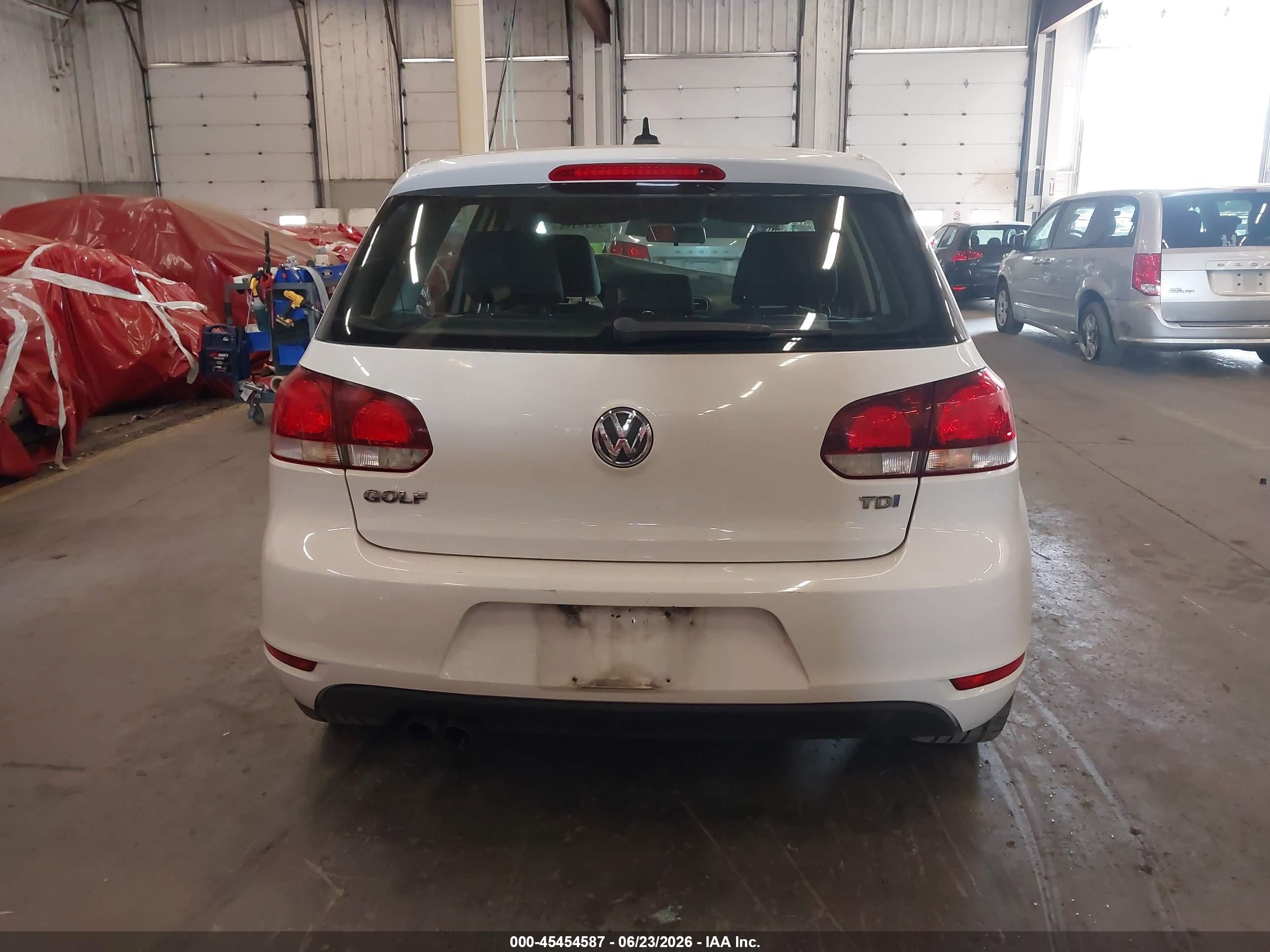 2013 Volkswagen Golf 2.0l Tdi 4-door Белый vin: WVWDM7AJ9DW090922