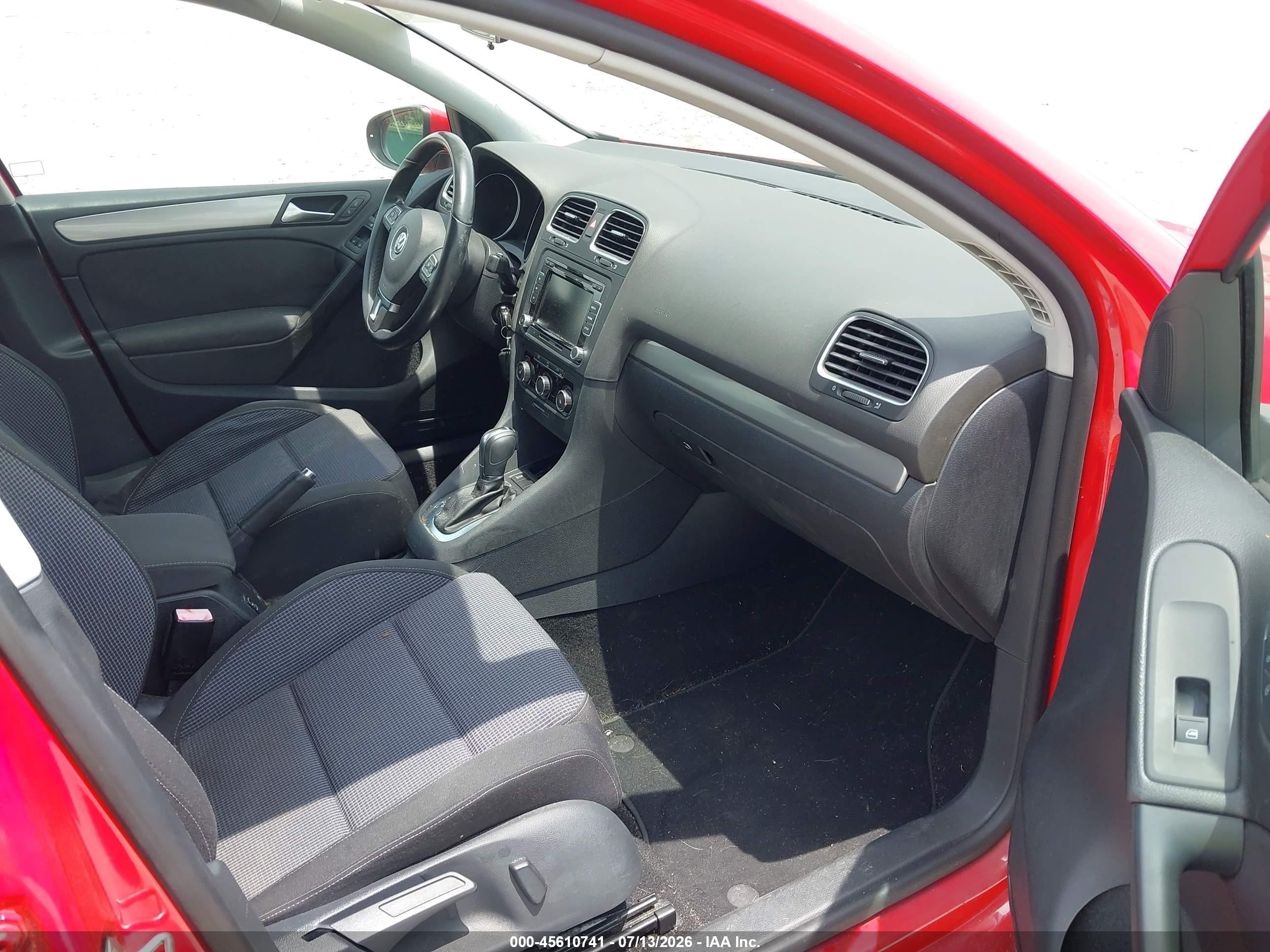 2014 Volkswagen Golf 2.0l Tdi Red vin: WVWDM7AJ9EW010732