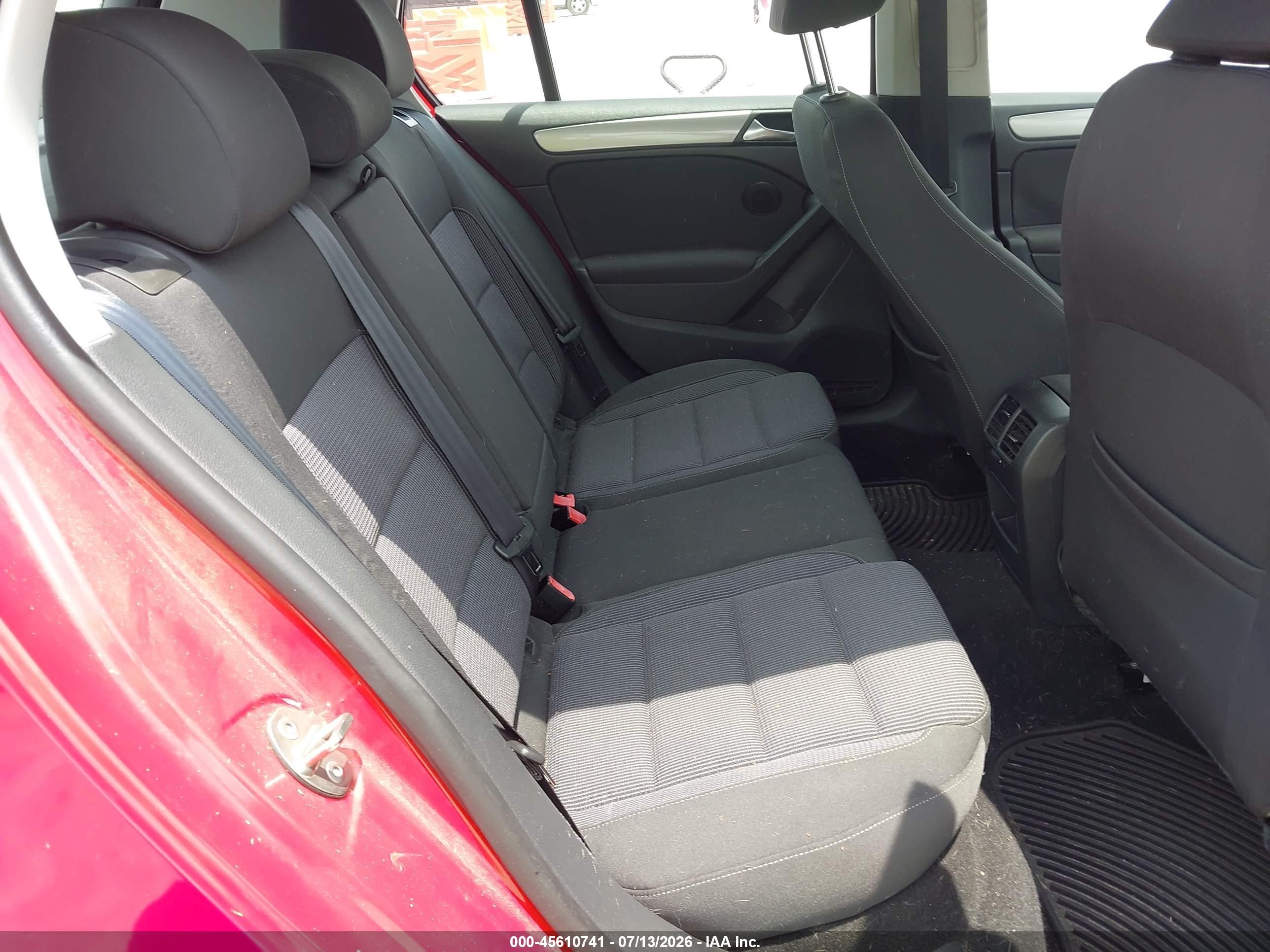 2014 Volkswagen Golf 2.0l Tdi Red vin: WVWDM7AJ9EW010732