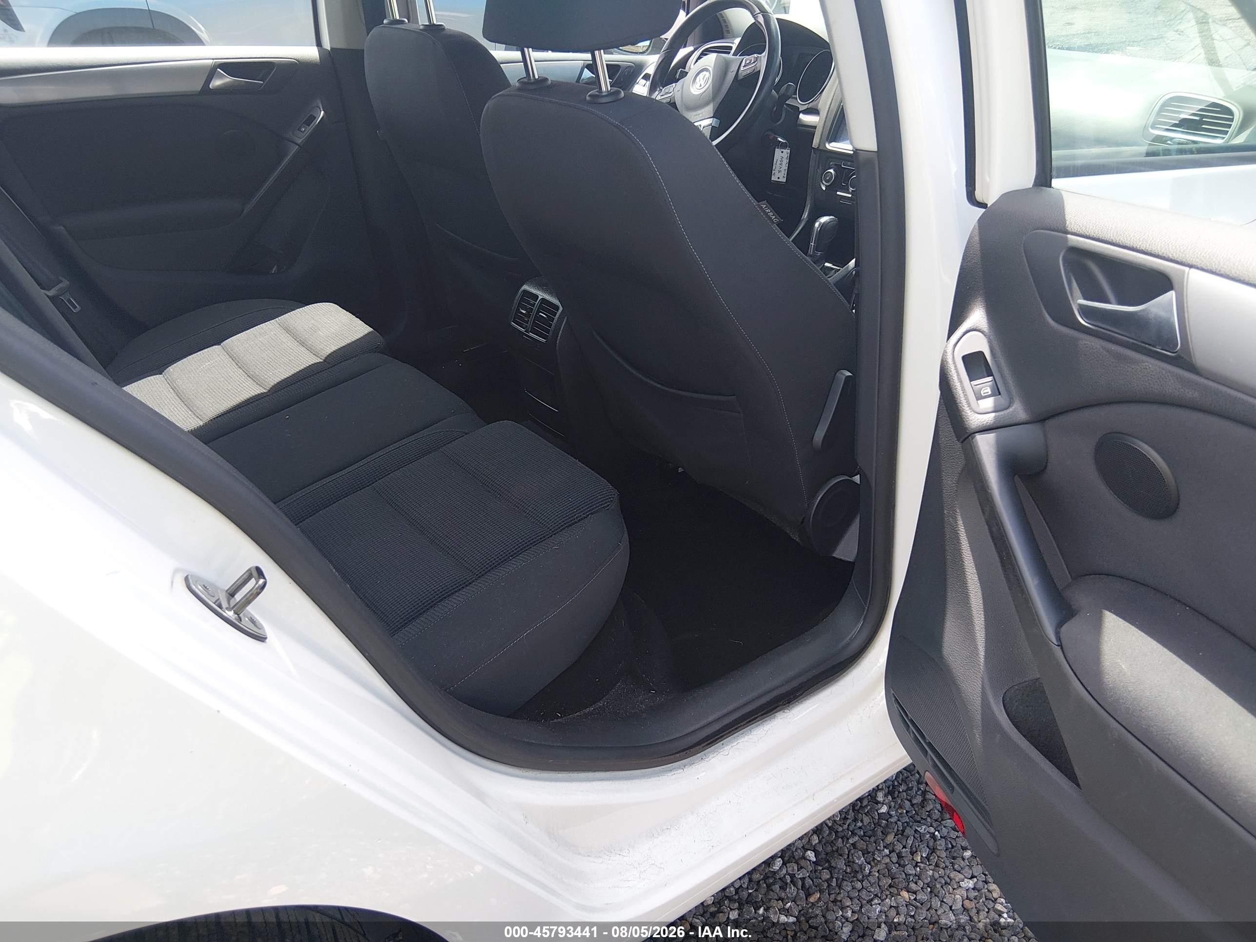 2012 Volkswagen Golf Tdi 4-door White vin: WVWDM7AJXCW202805