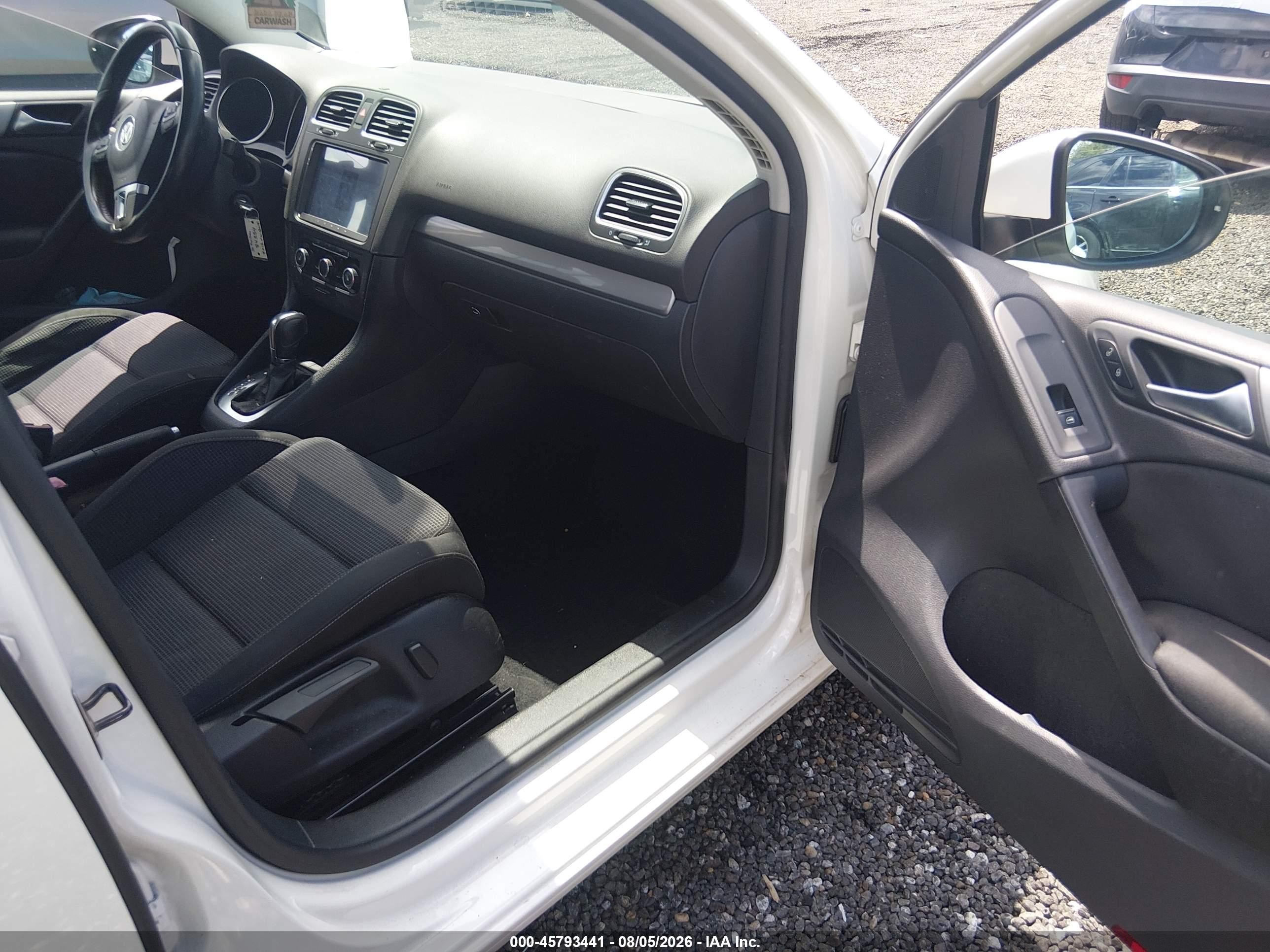 2012 Volkswagen Golf Tdi 4-door White vin: WVWDM7AJXCW202805
