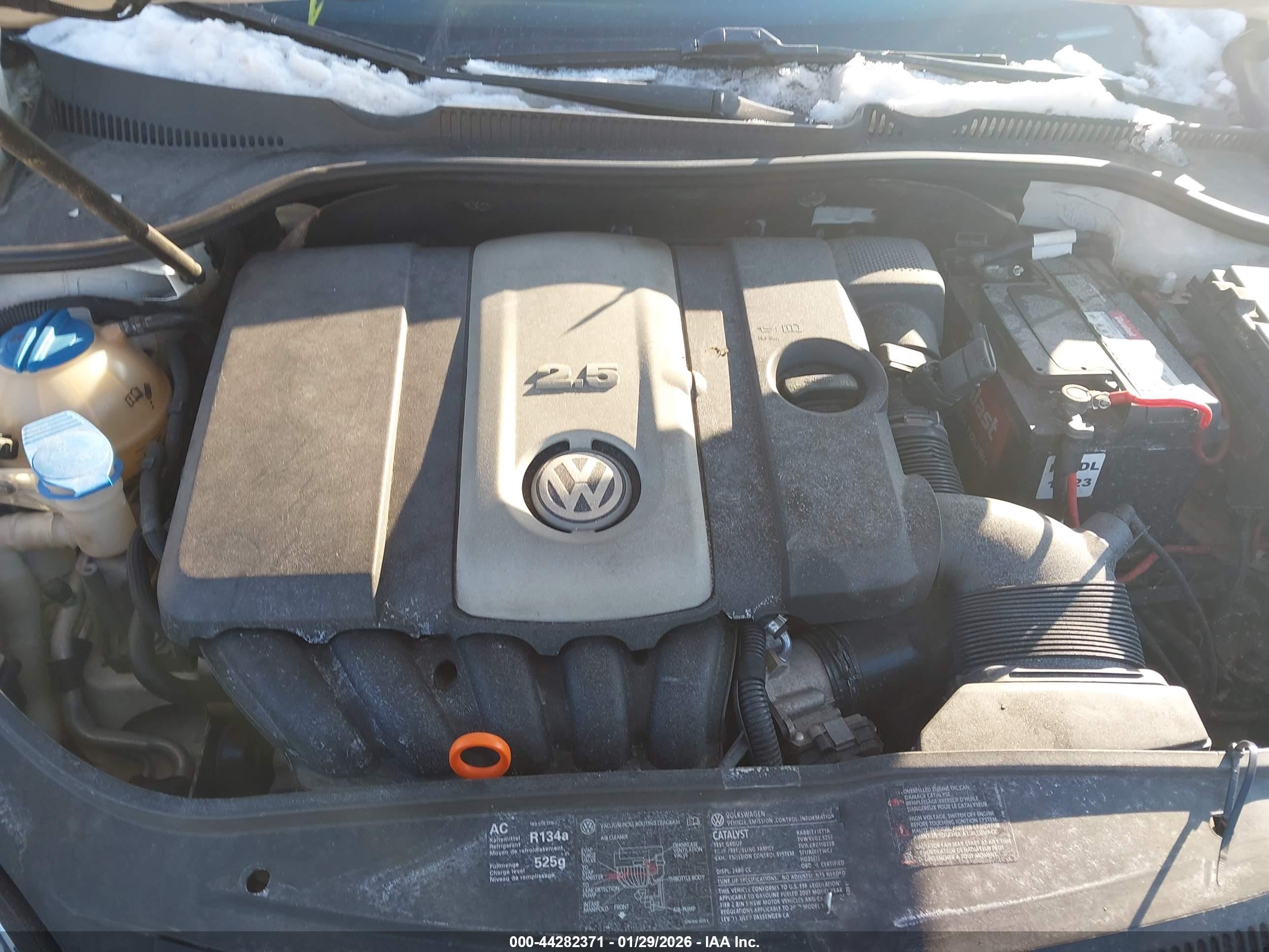 2007 Volkswagen Rabbit 4-door White vin: WVWDR71K47W267309