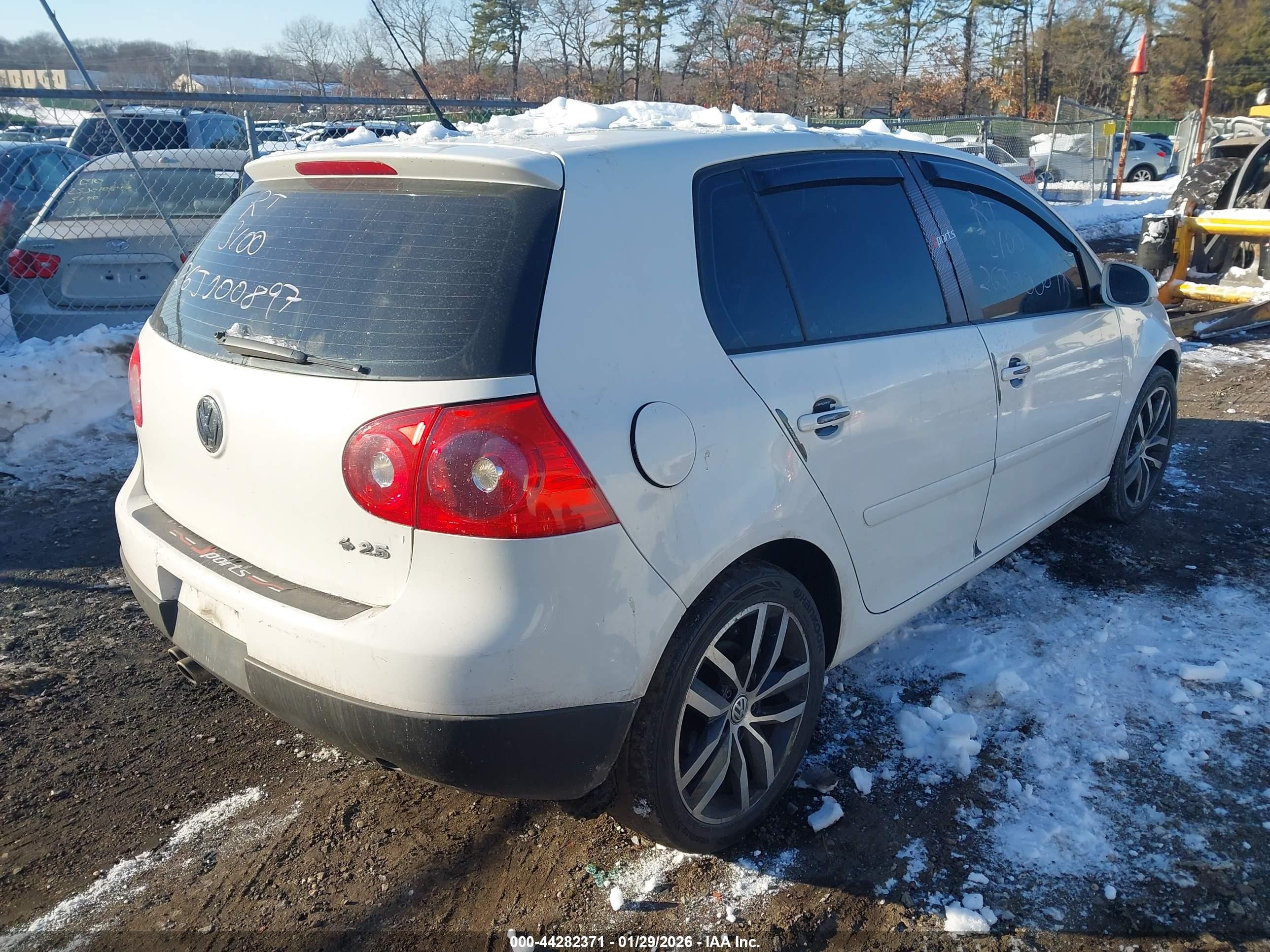 2007 Volkswagen Rabbit 4-door White vin: WVWDR71K47W267309