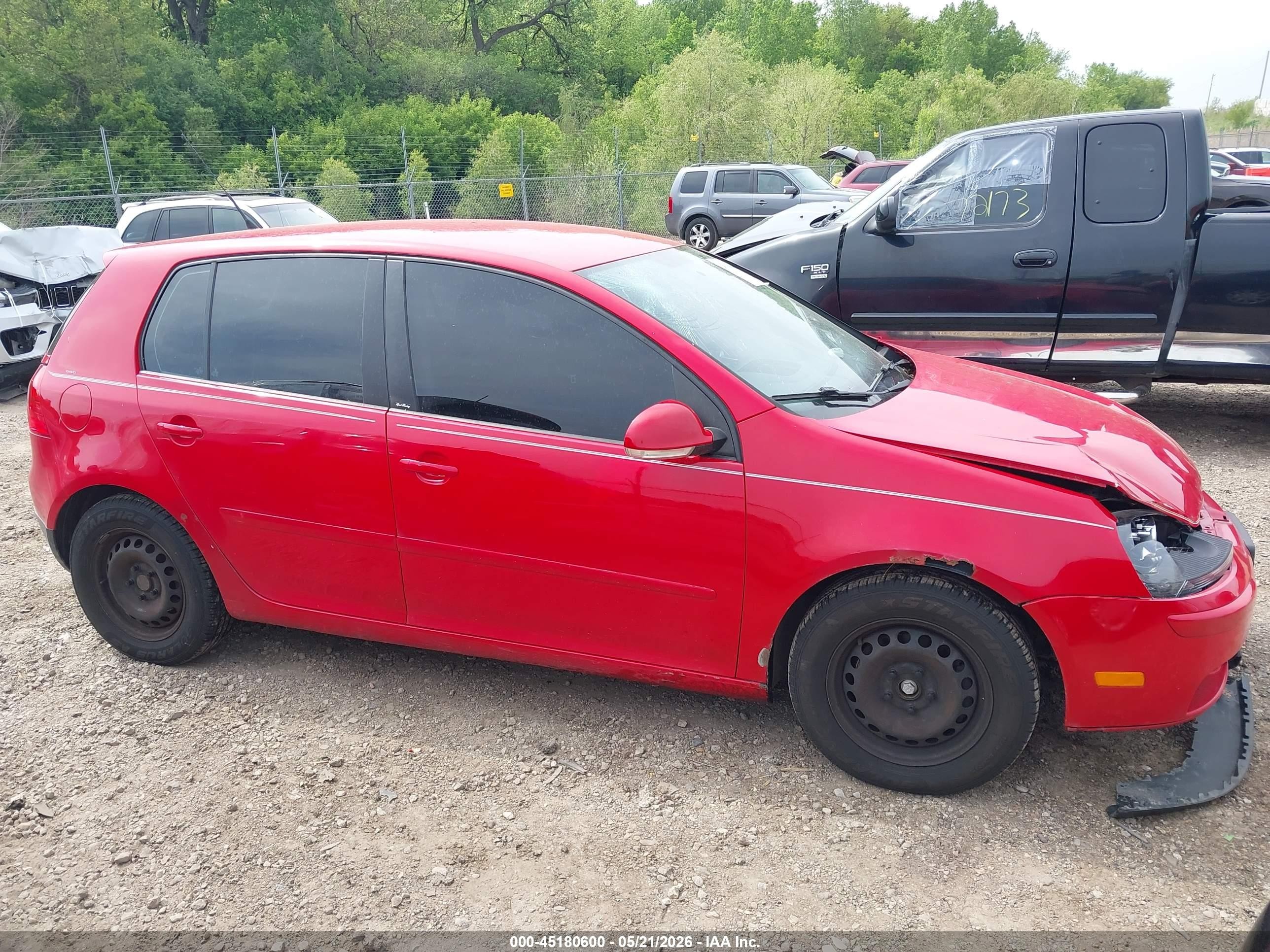 2007 Volkswagen Rabbit 4-door Red vin: WVWDR71K57W173455