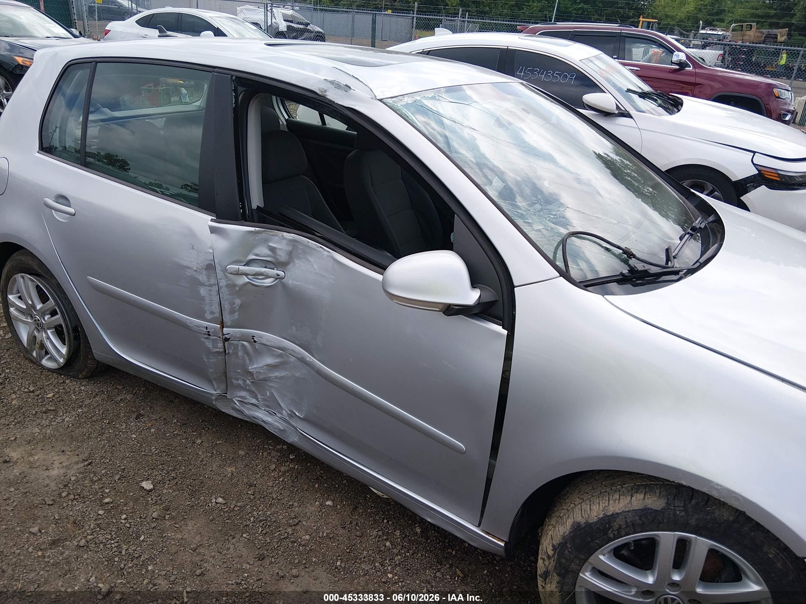 2007 Volkswagen Rabbit 4-door (a6) Серебряный vin: WVWDR71K67W059903