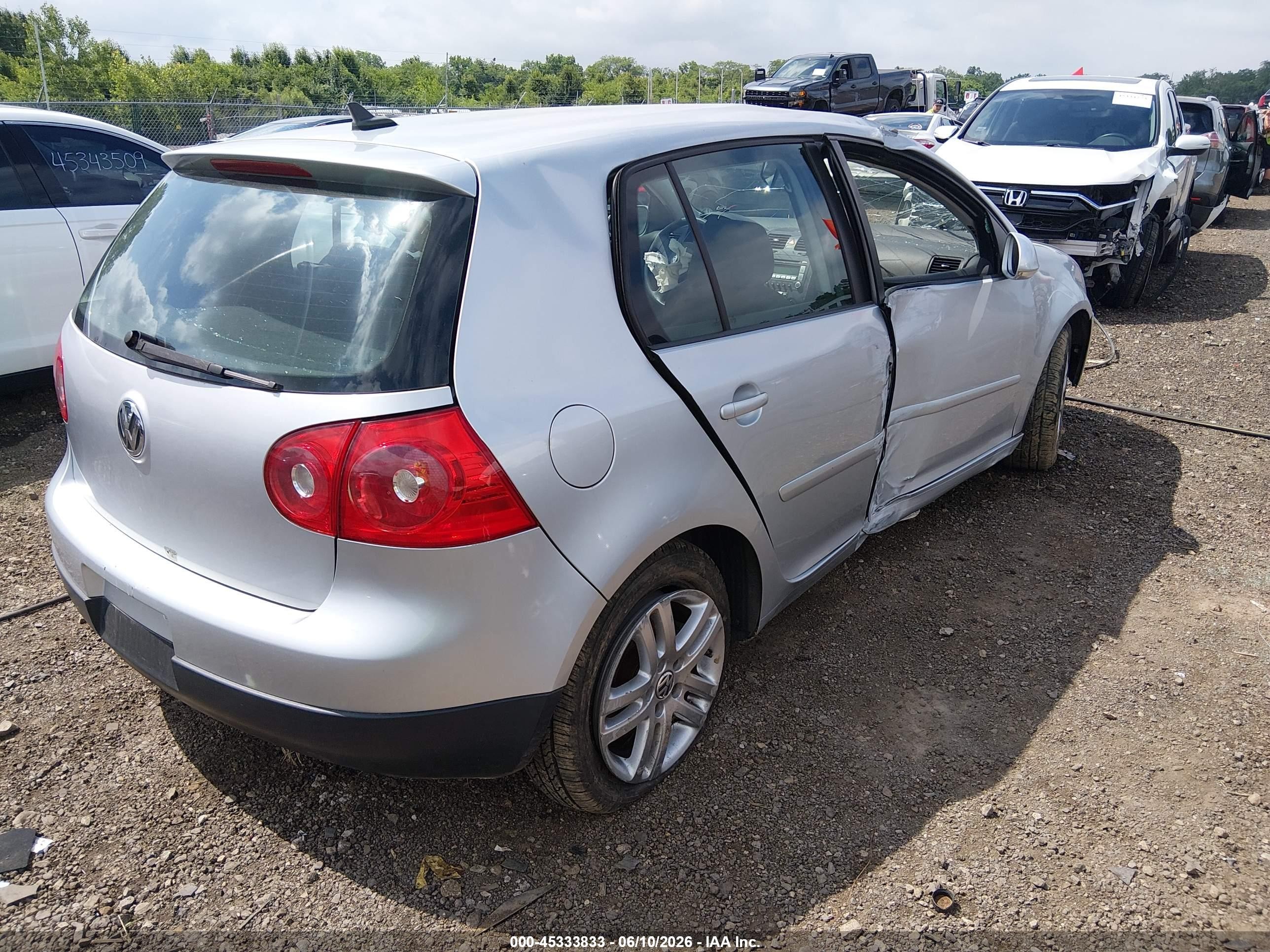 2007 Volkswagen Rabbit 4-door (a6) Серебряный vin: WVWDR71K67W059903