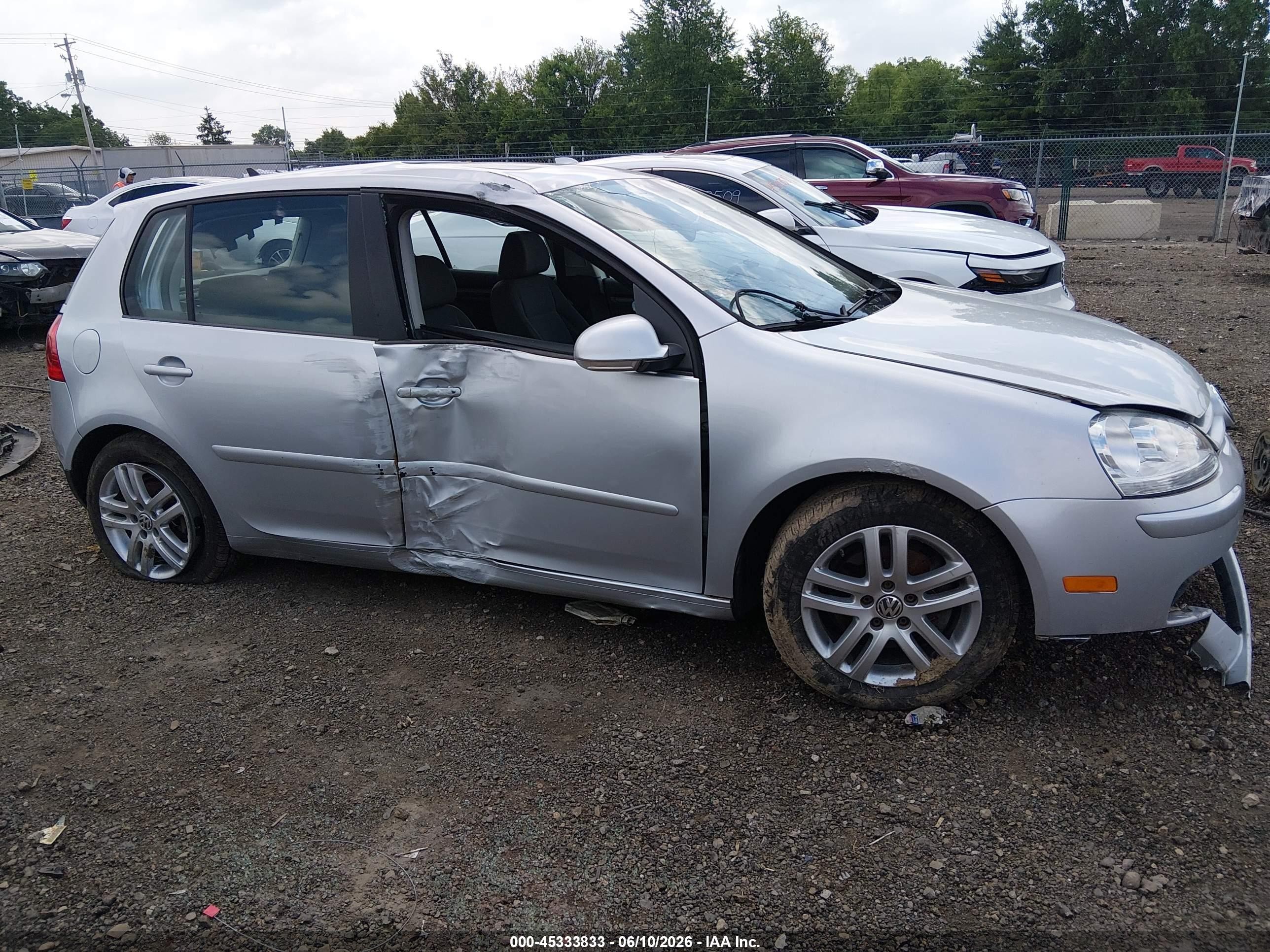 2007 Volkswagen Rabbit 4-door (a6) Серебряный vin: WVWDR71K67W059903