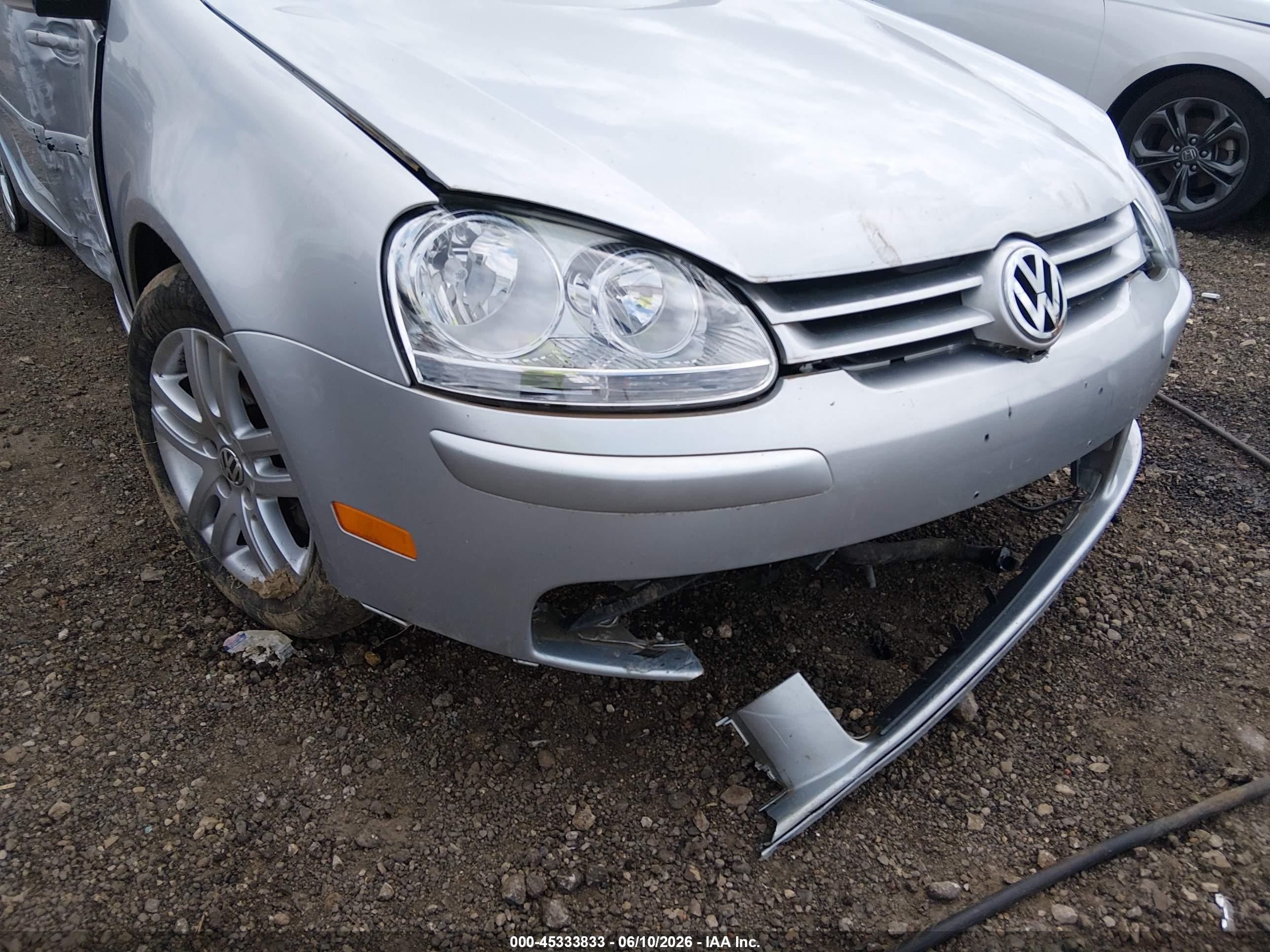 2007 Volkswagen Rabbit 4-door (a6) Серебряный vin: WVWDR71K67W059903