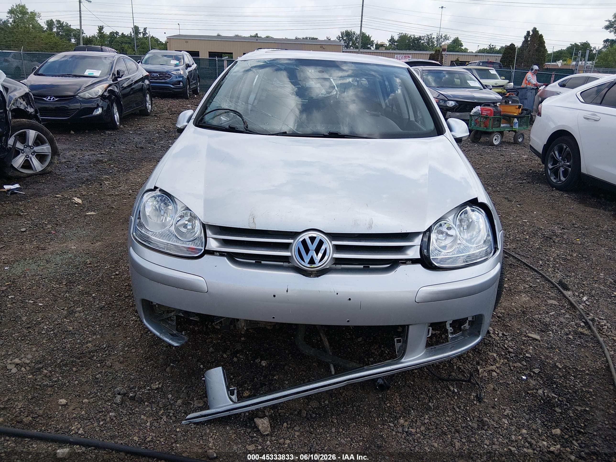 2007 Volkswagen Rabbit 4-door (a6) Серебряный vin: WVWDR71K67W059903