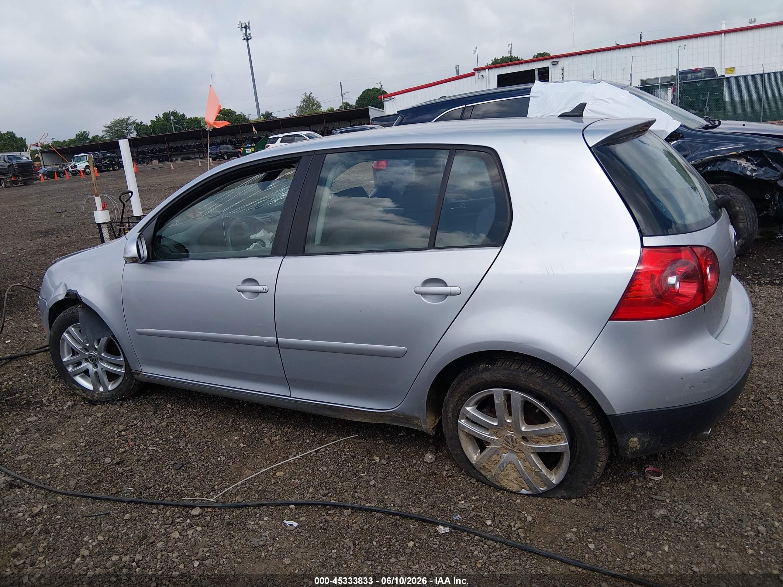2007 Volkswagen Rabbit 4-door (a6) Серебряный vin: WVWDR71K67W059903