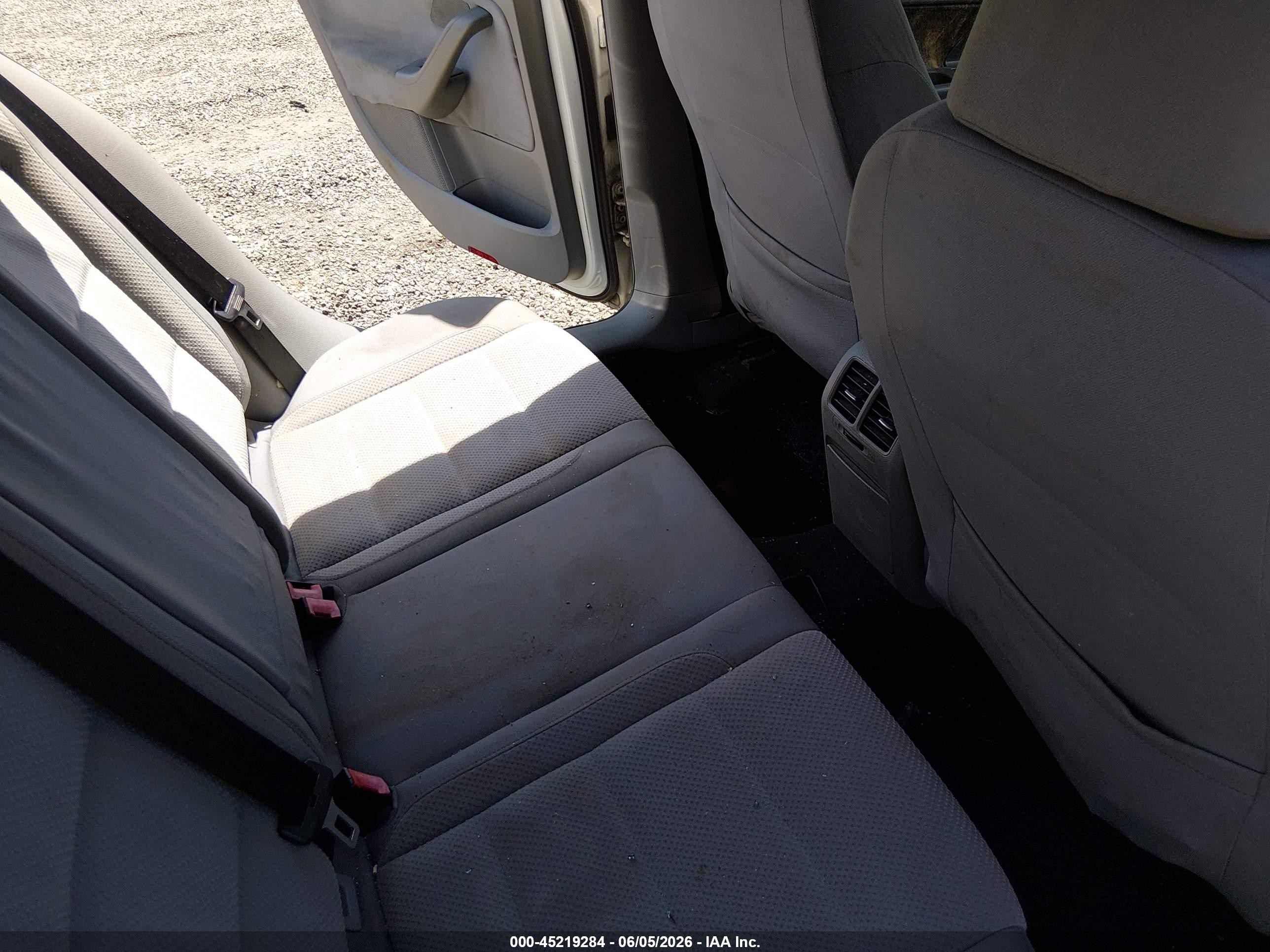 2007 Volkswagen Rabbit 4-door White vin: WVWDR71K87W237245