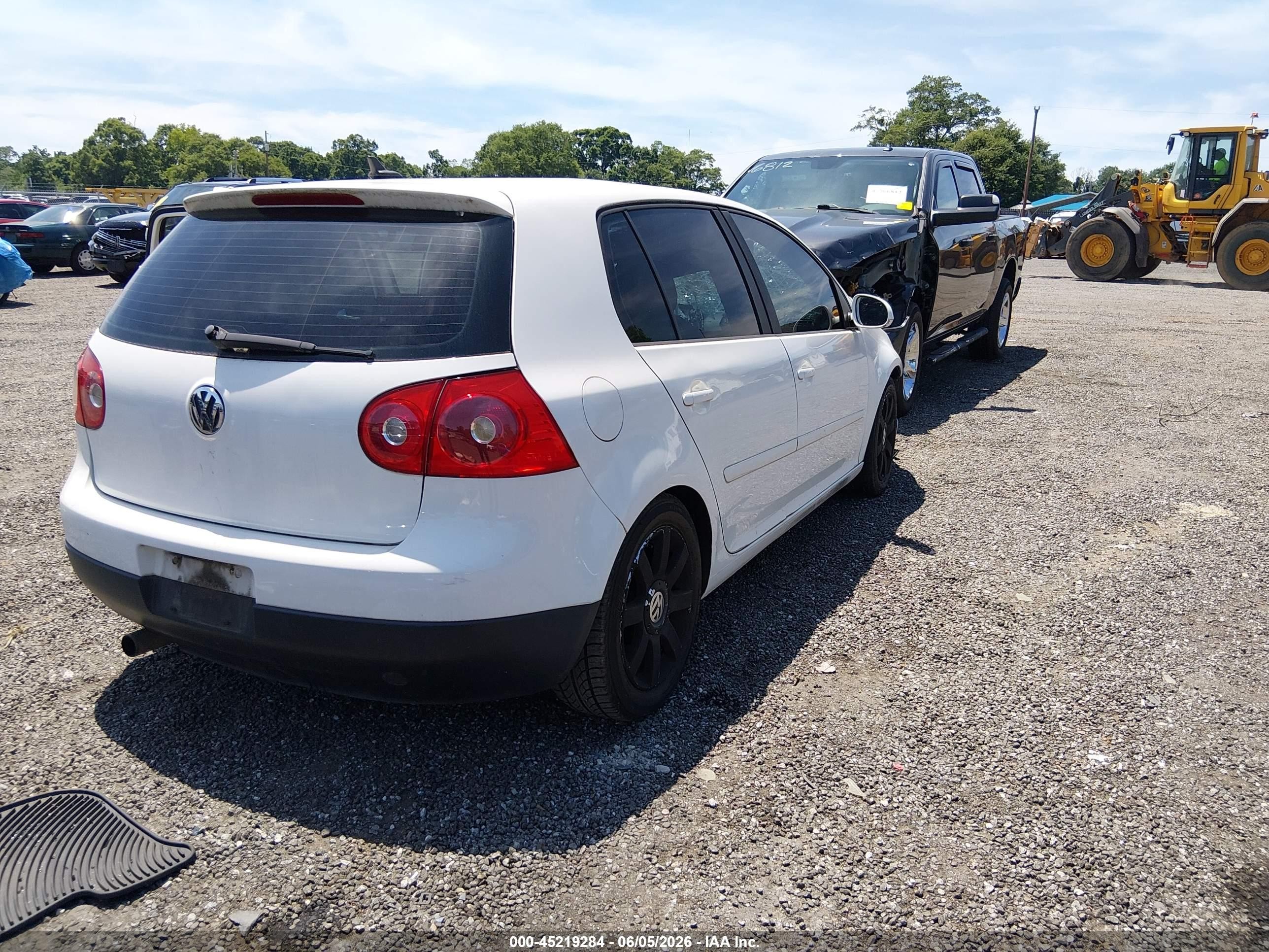 2007 Volkswagen Rabbit 4-door White vin: WVWDR71K87W237245