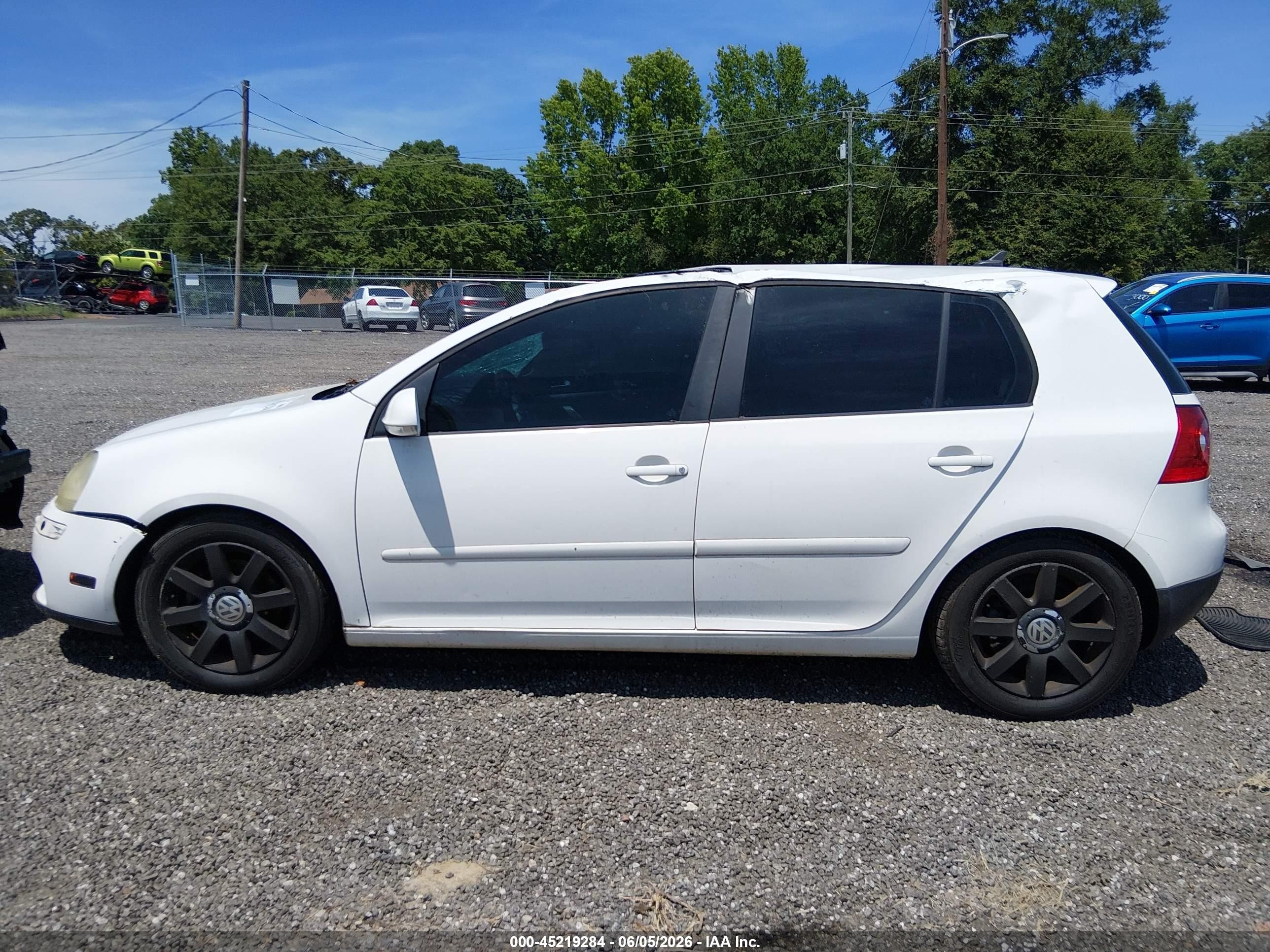 2007 Volkswagen Rabbit 4-door White vin: WVWDR71K87W237245