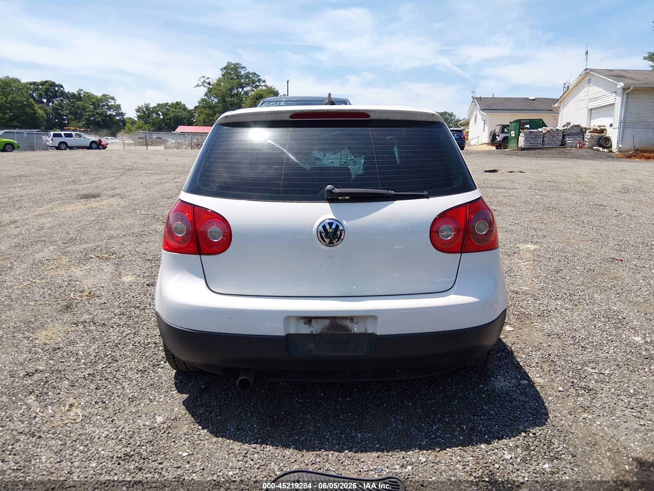 2007 Volkswagen Rabbit 4-door White vin: WVWDR71K87W237245