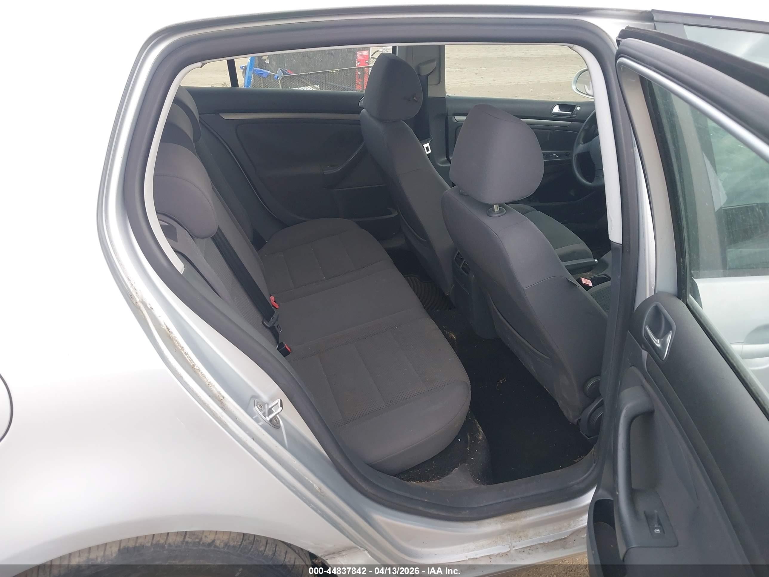 2007 Volkswagen Rabbit 4-door Silver vin: WVWDS71K47W029545