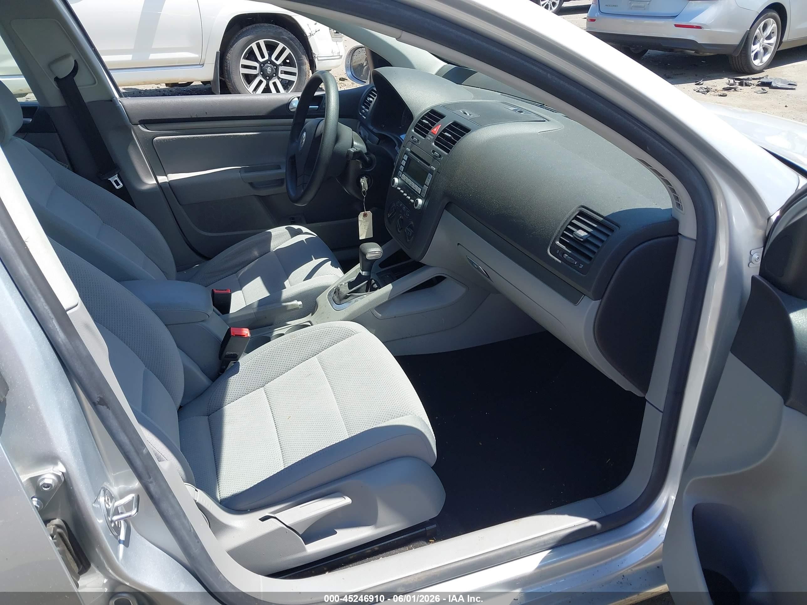 2007 Volkswagen Rabbit 4-door Silver vin: WVWDS71K47W076073