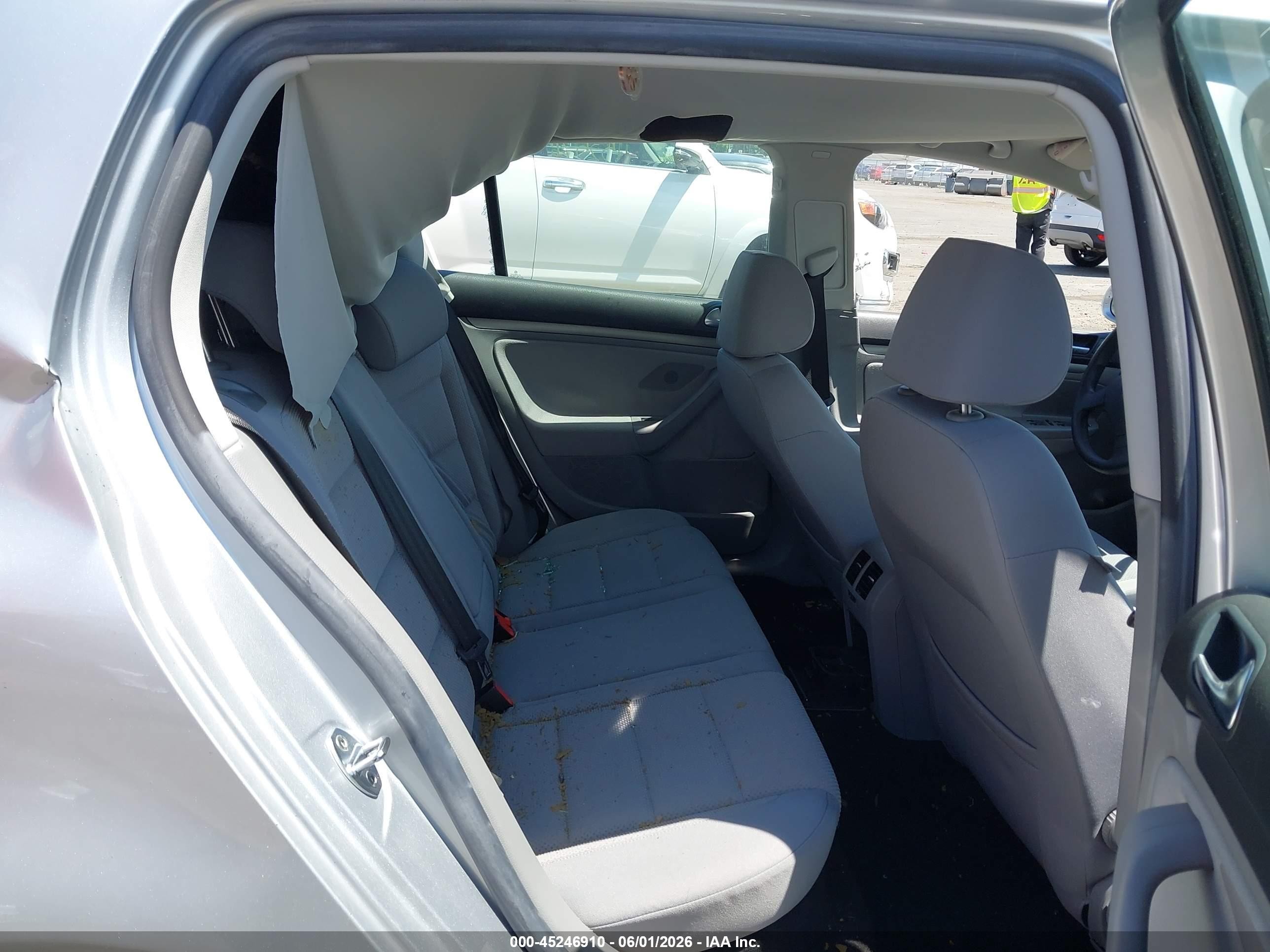 2007 Volkswagen Rabbit 4-door Silver vin: WVWDS71K47W076073